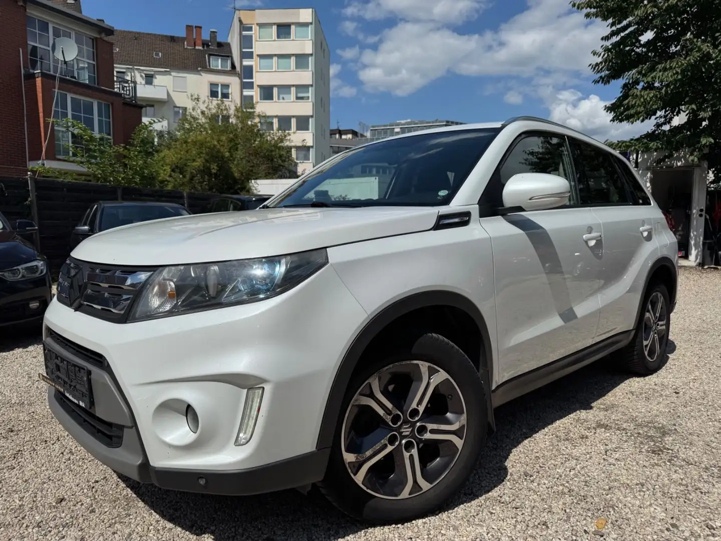 Suzuki Vitara 1.6 DiS Comfort 4x4/NAVI/R-CAM/KEY-GO/EU6 Weiß - 1