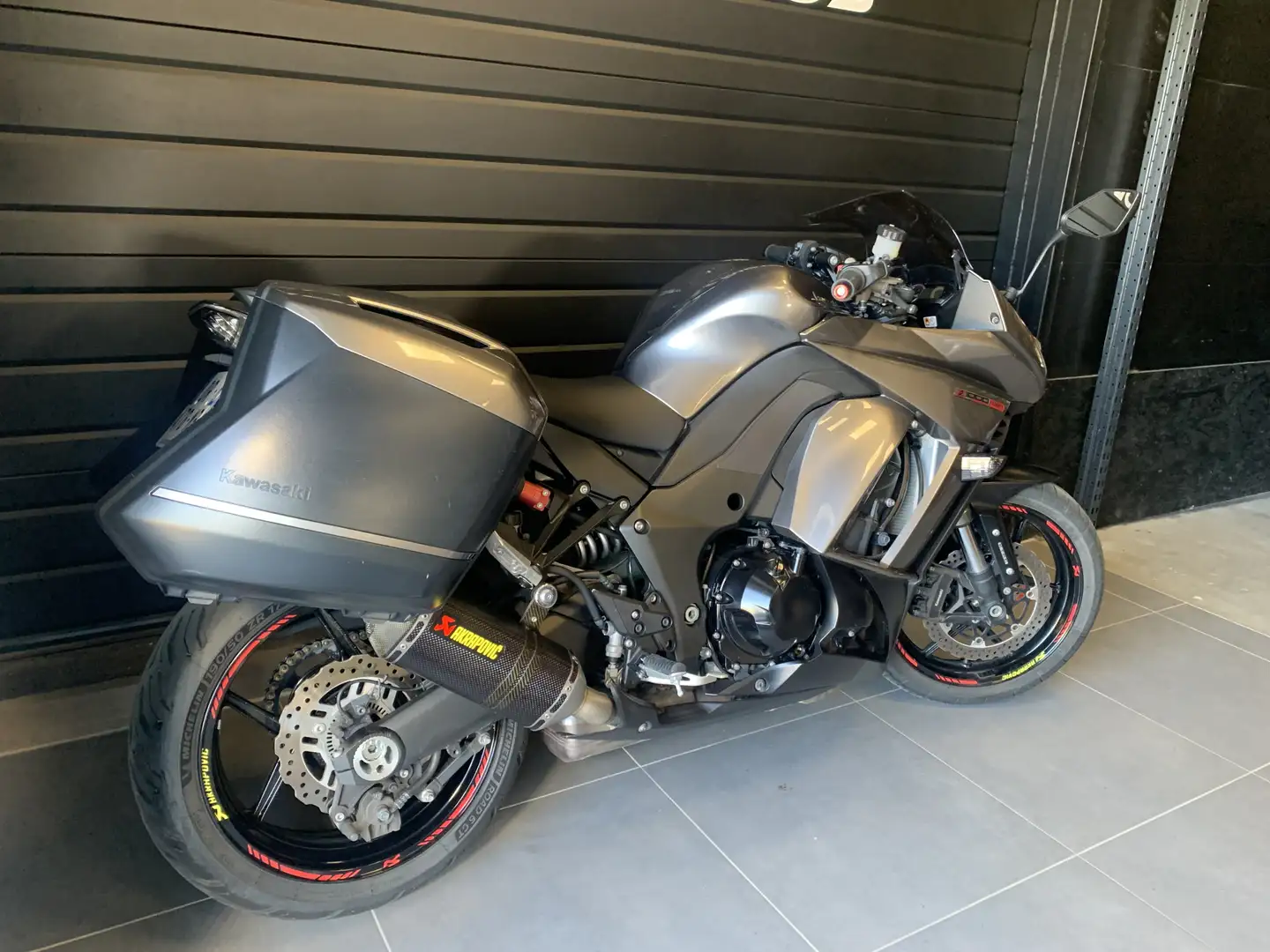 Kawasaki Z1000 SX Grau - 2