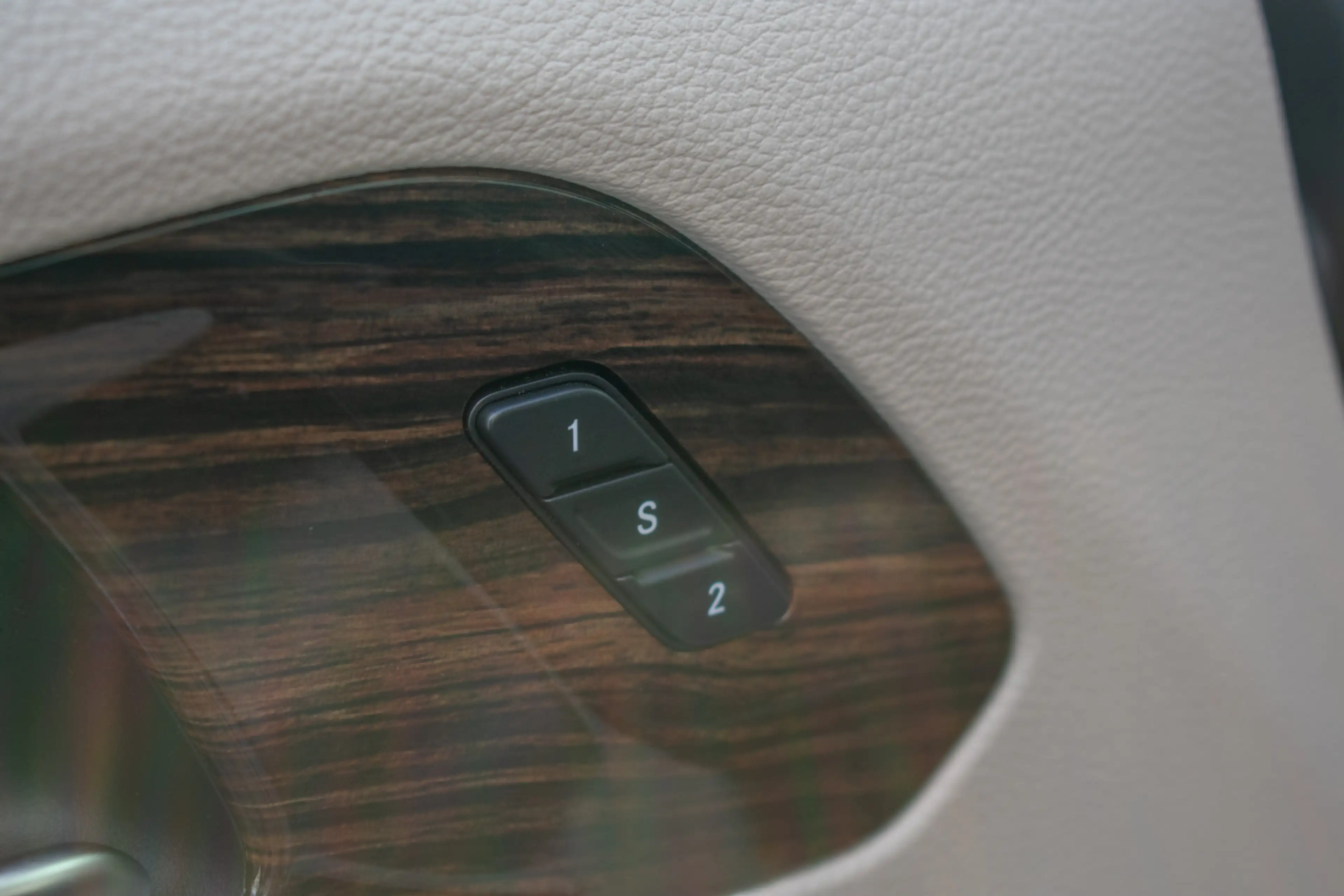 Chrysler Pacifica Plug-in-Hybrid 3.6 V6 Limited Pano ACC Entertainme — photo 29