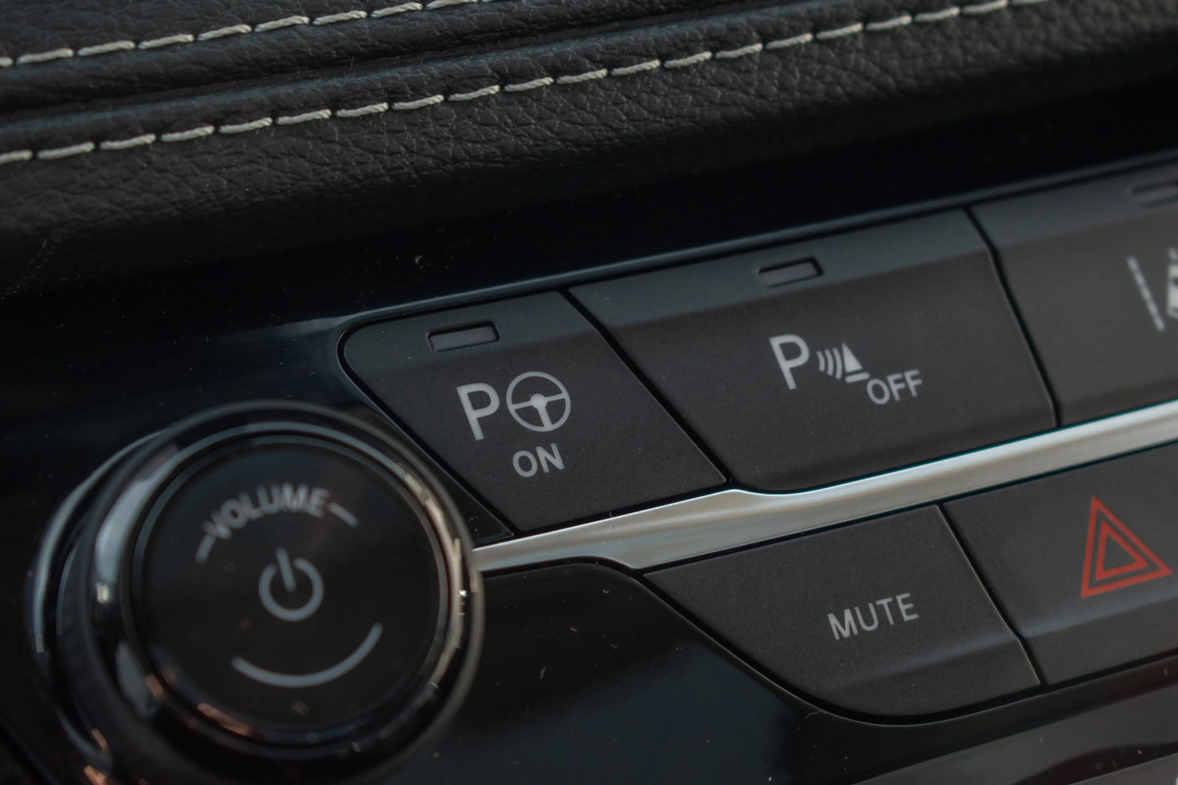 Chrysler Pacifica Plug-in-Hybrid 3.6 V6 Limited Pano ACC Entertainme — photo 26