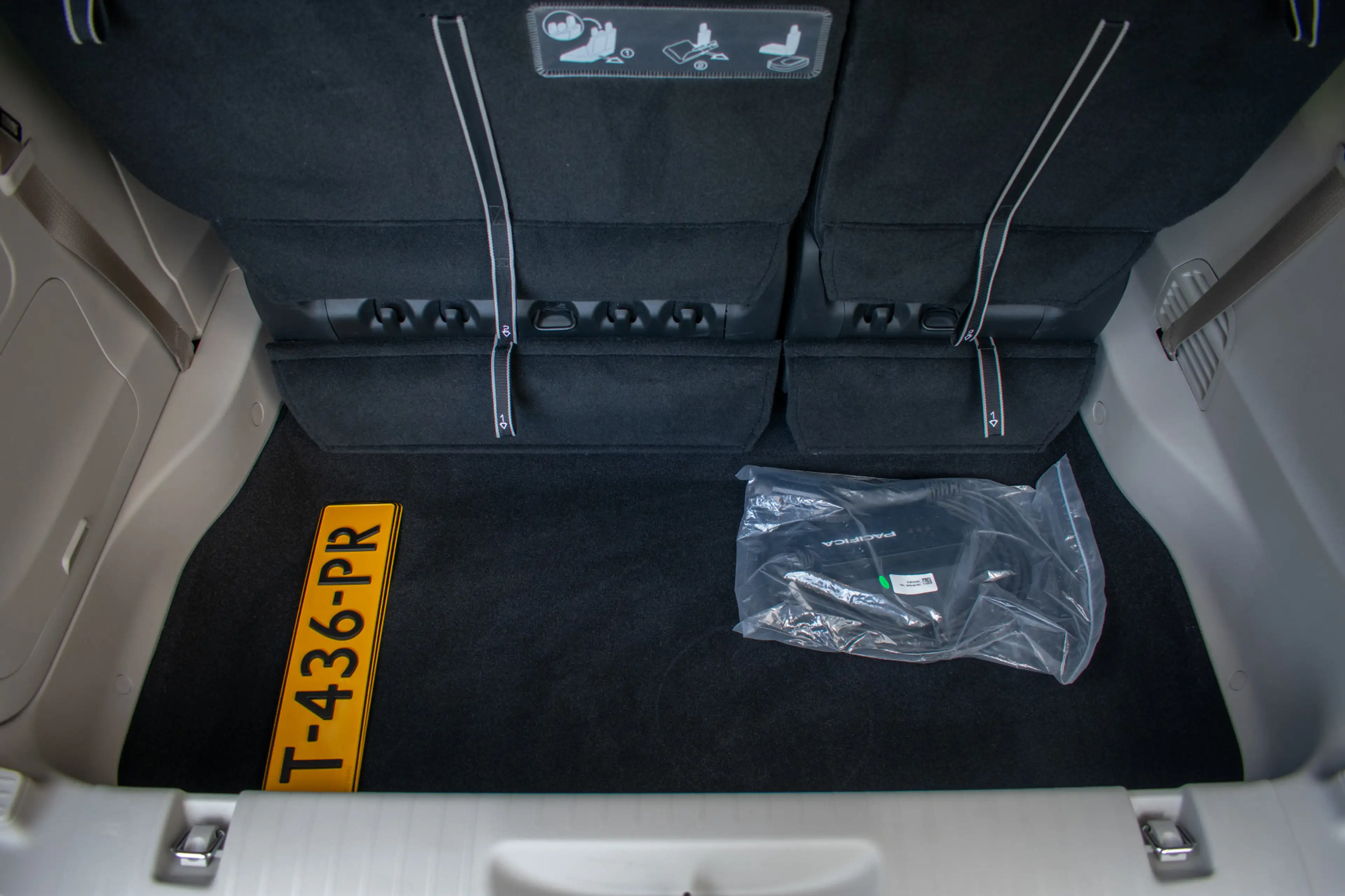 Chrysler Pacifica Plug-in-Hybrid 3.6 V6 Limited Pano ACC Entertainme — photo 17