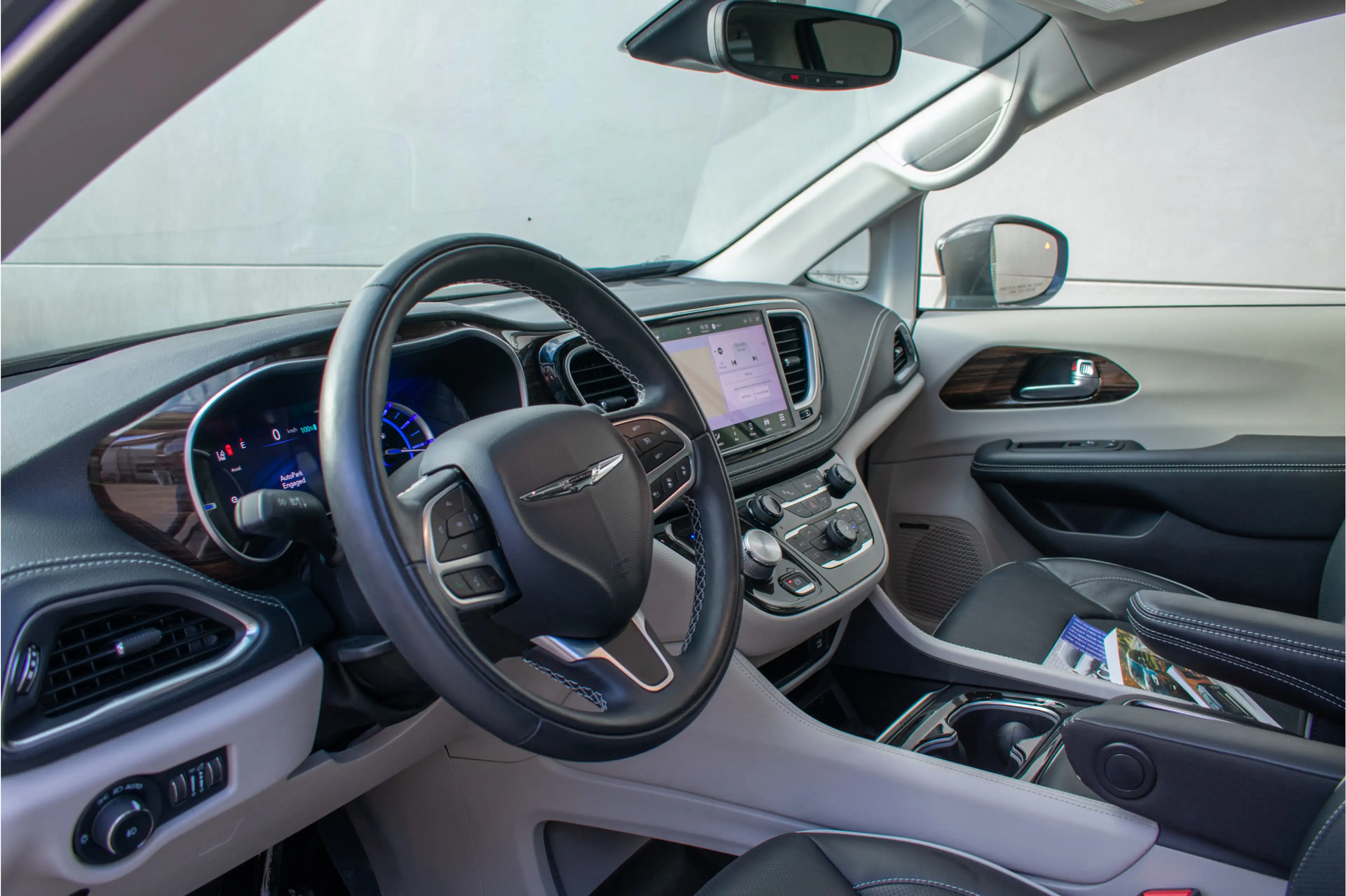Chrysler Pacifica Plug-in-Hybrid 3.6 V6 Limited Pano ACC Entertainme — photo 3