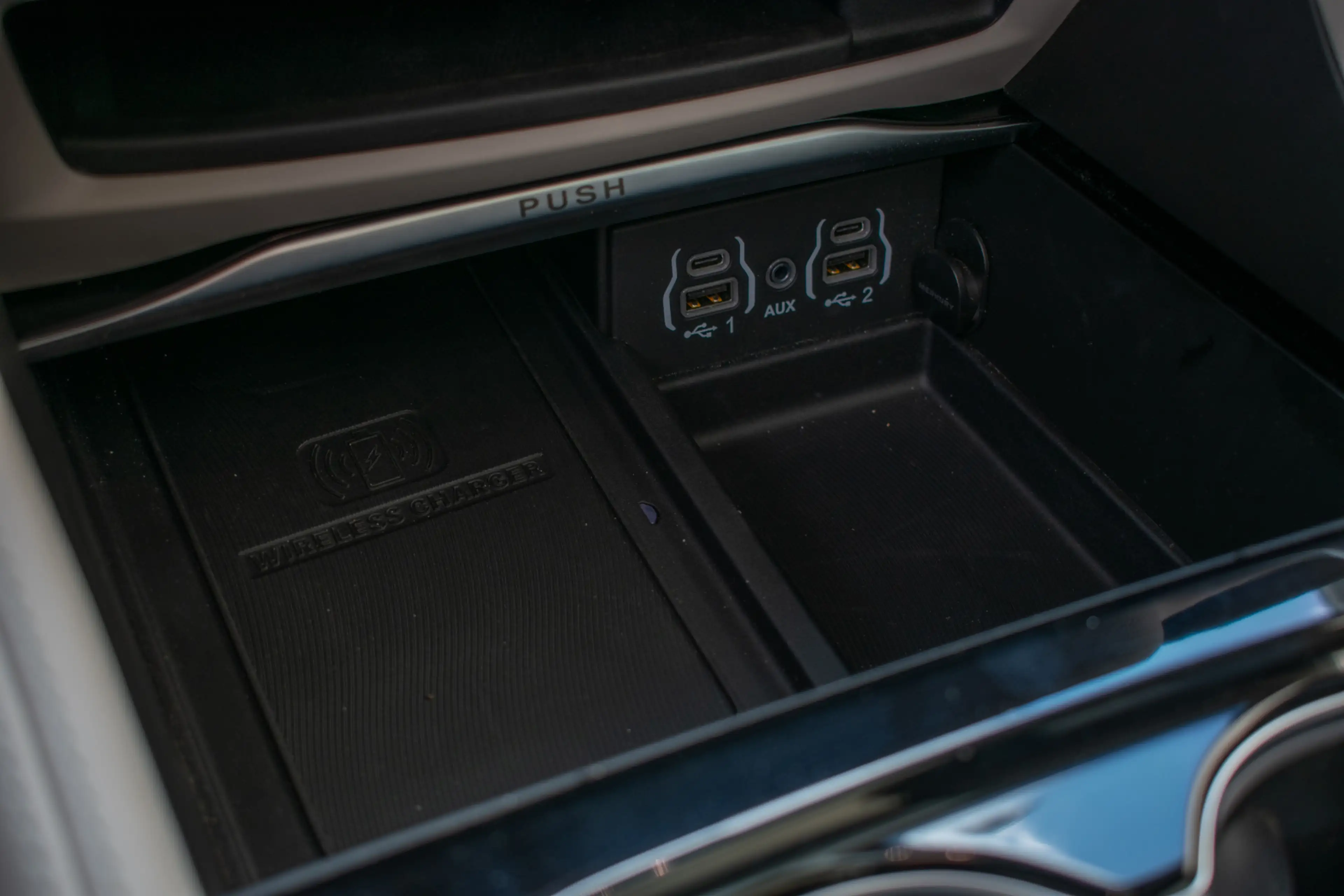 Chrysler Pacifica Plug-in-Hybrid 3.6 V6 Limited Pano ACC Entertainme — photo 27