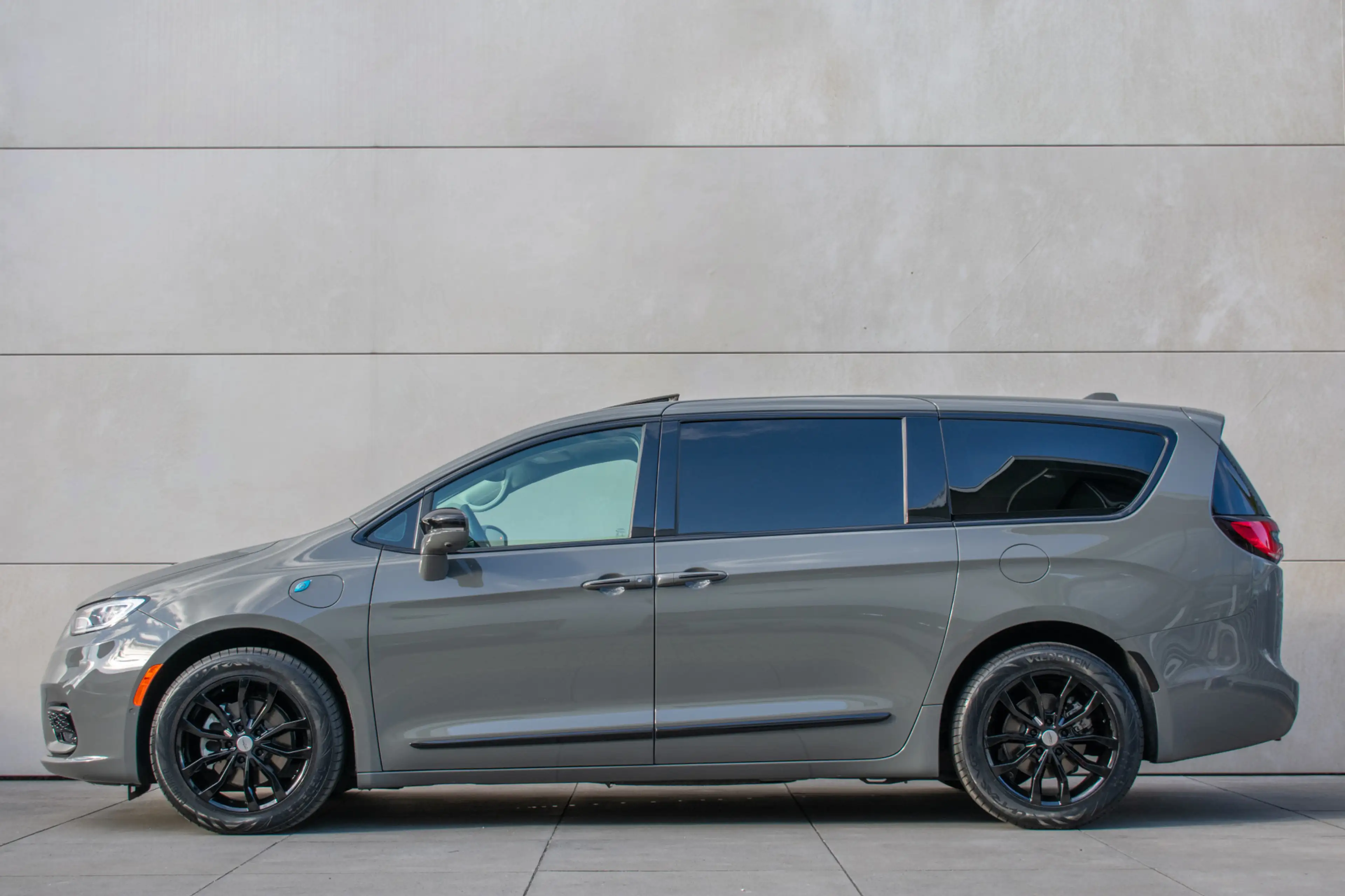 Chrysler Pacifica Plug-in-Hybrid 3.6 V6 Limited Pano ACC Entertainme — photo 4