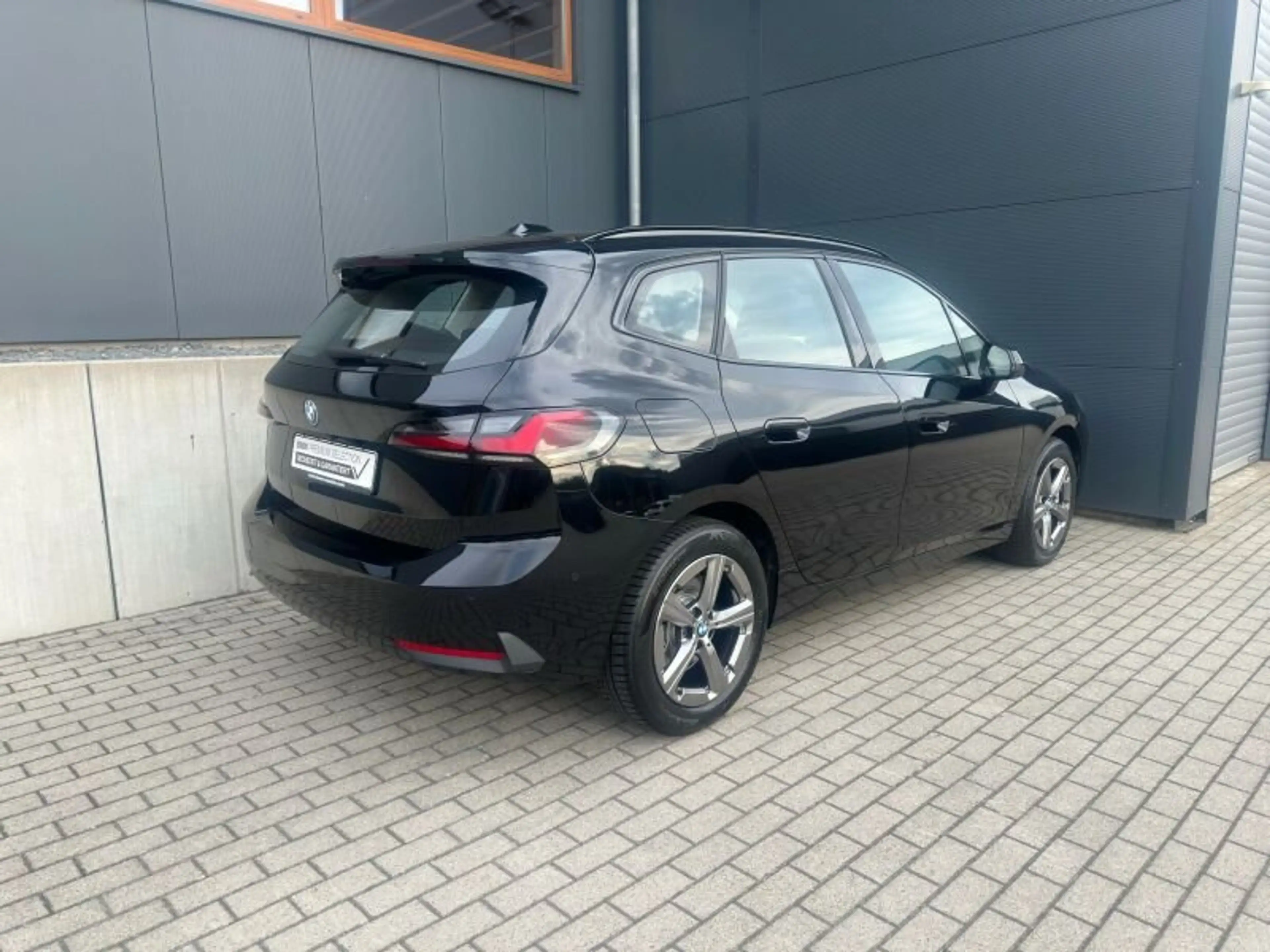 BMW 230 e xDrive Active Tourer — photo 9