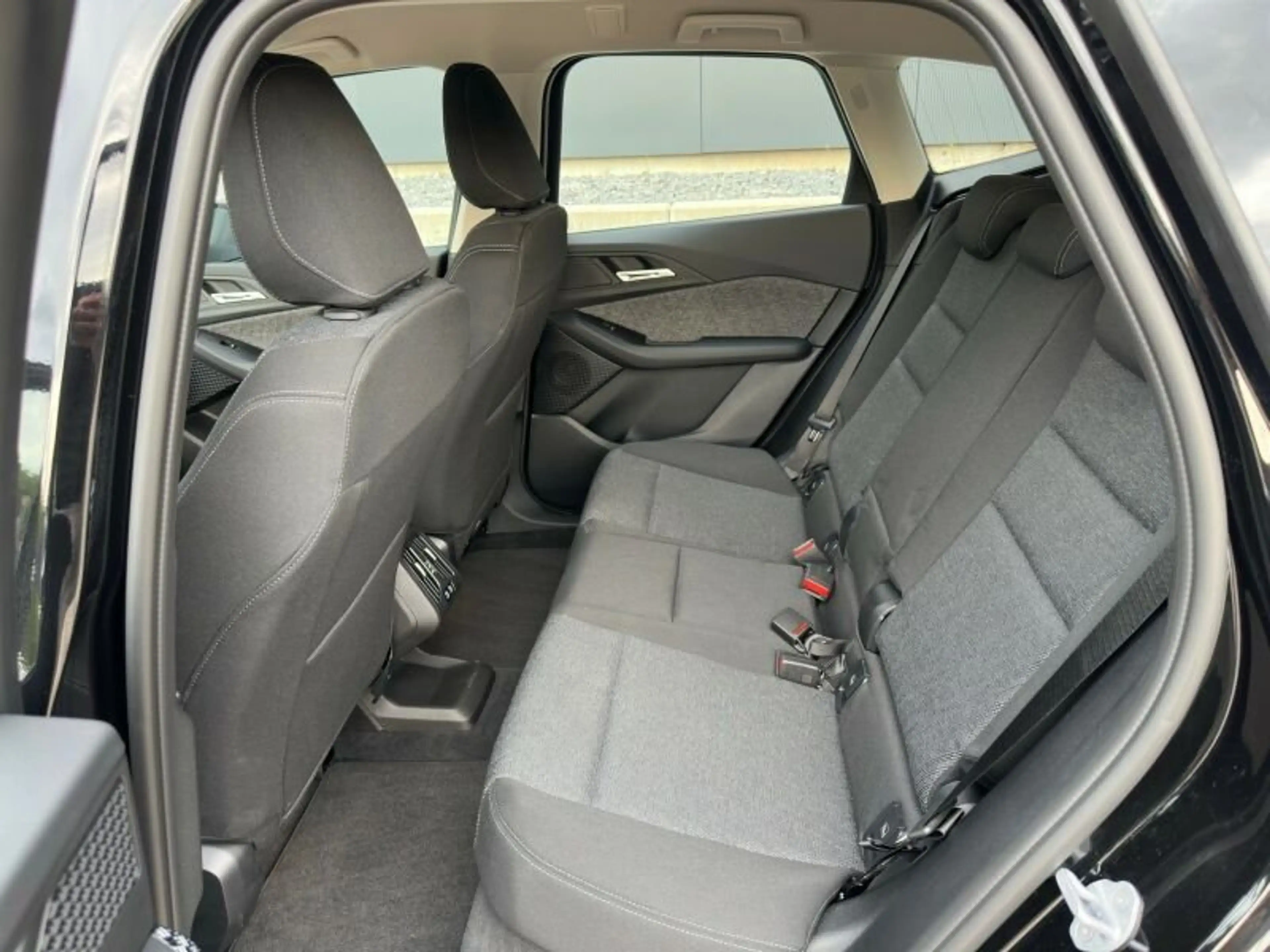 BMW 230 e xDrive Active Tourer — photo 8