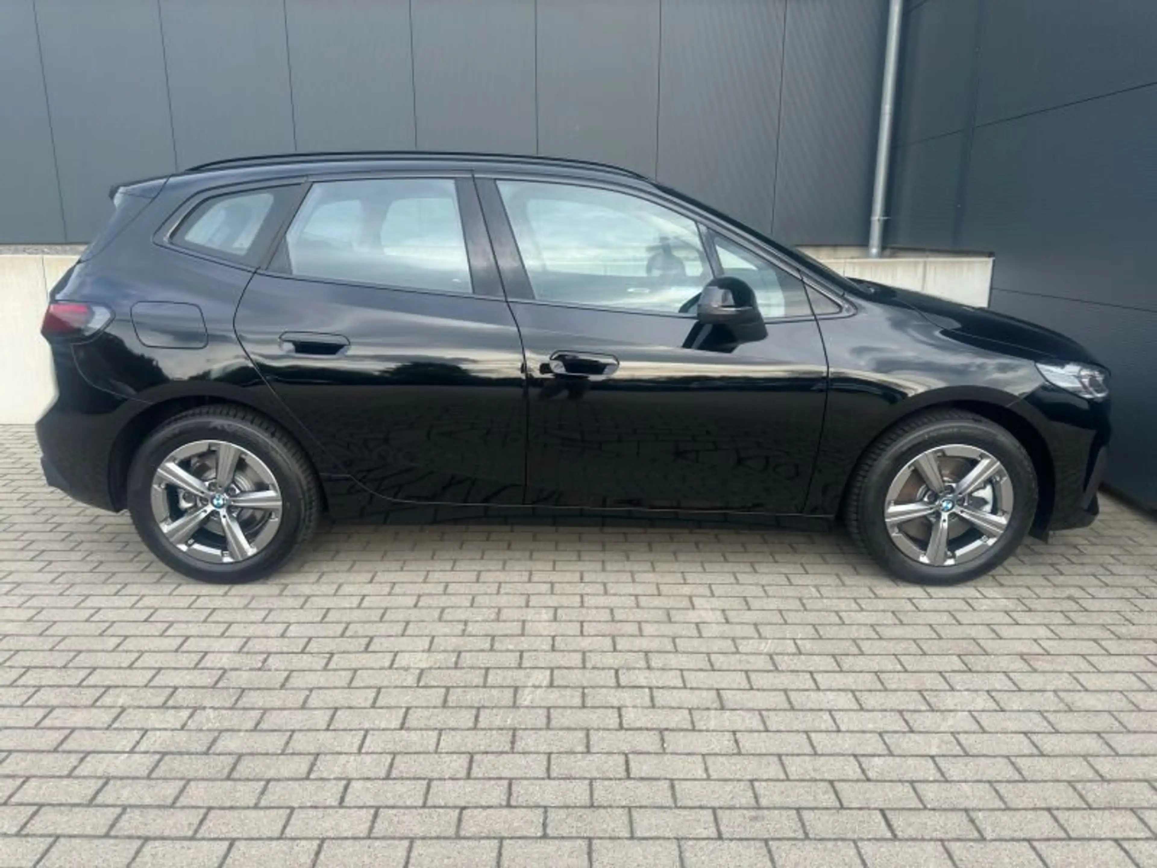 BMW 230 e xDrive Active Tourer — photo 10
