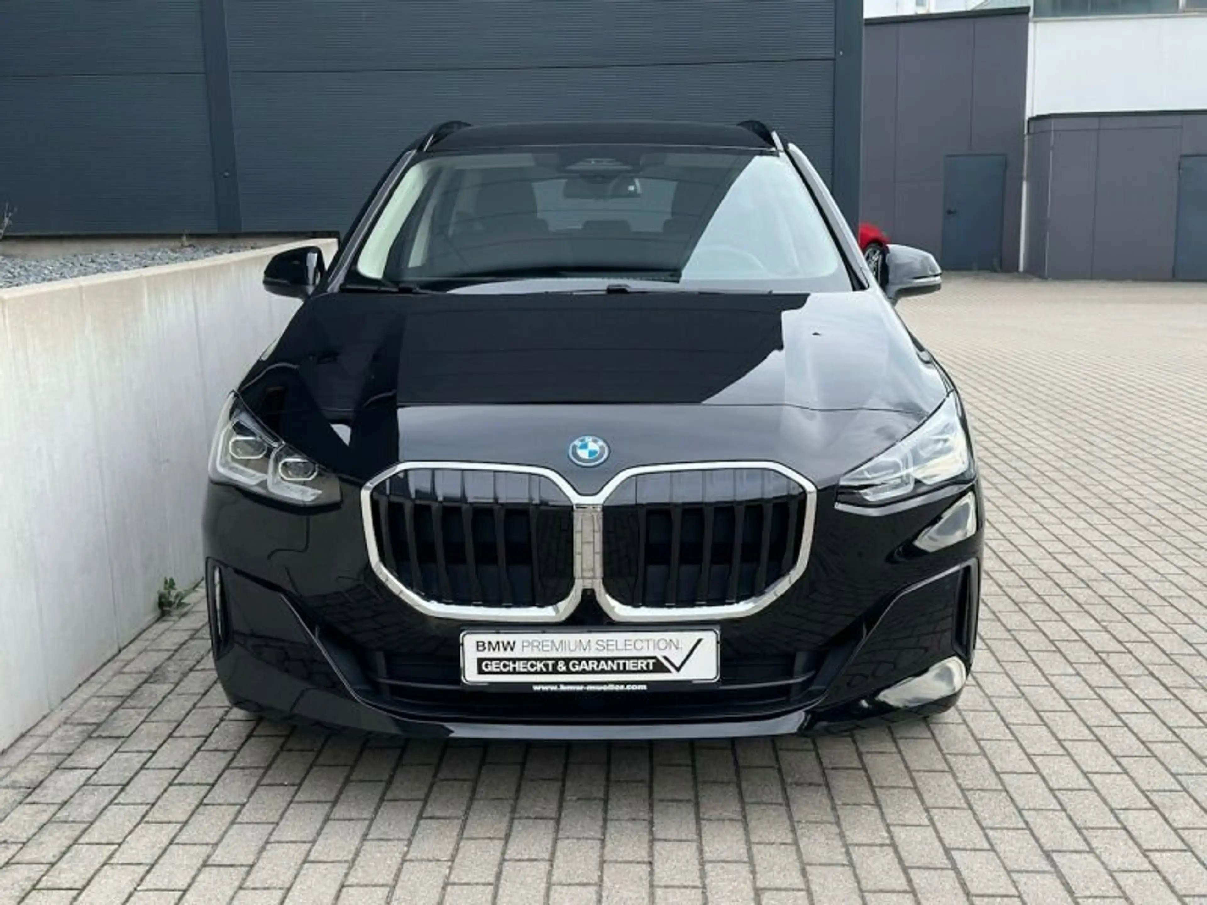 BMW 230 e xDrive Active Tourer — photo 2