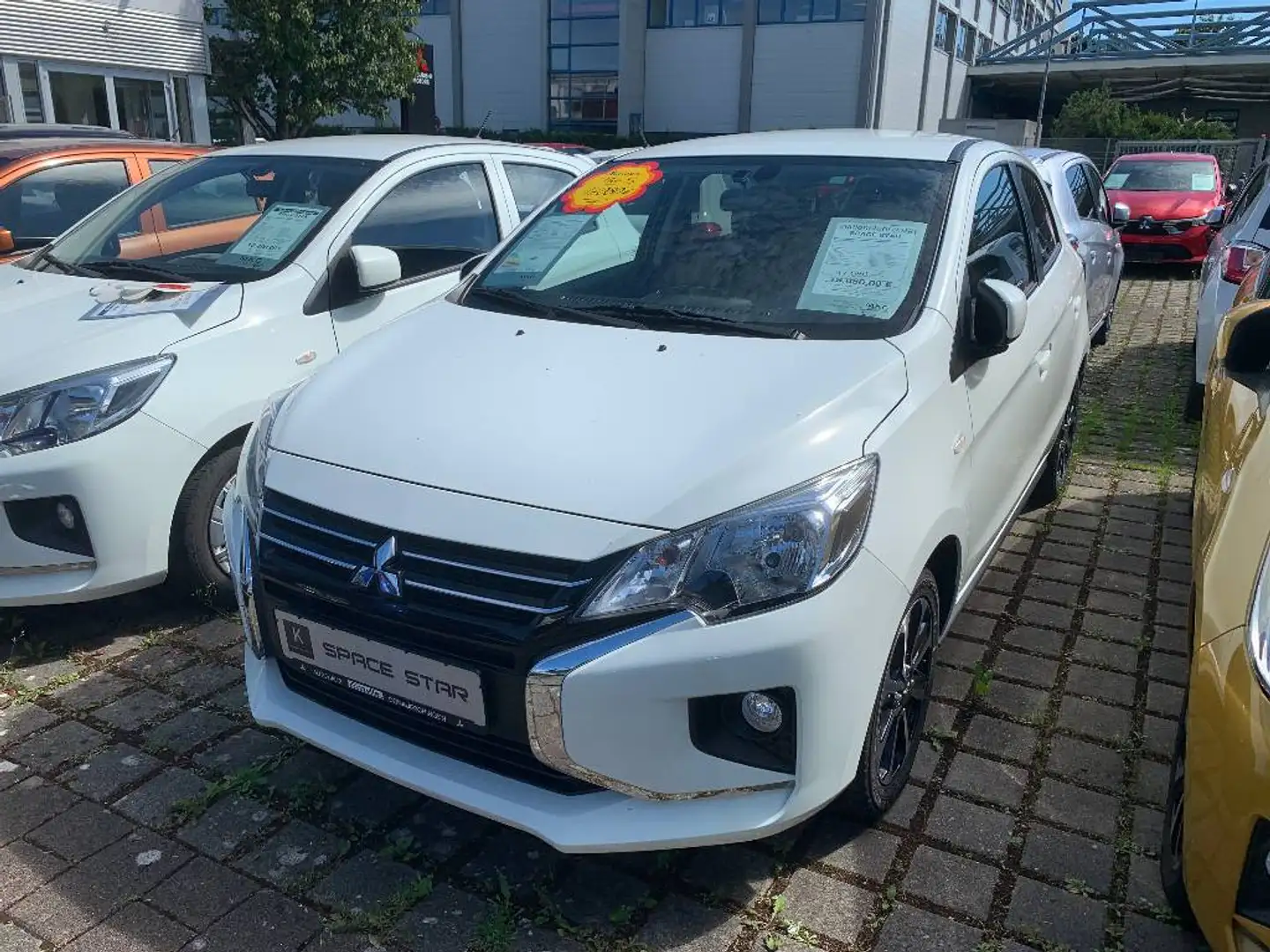 Mitsubishi Space Star Select+ 1.2 MIVEC ClearTec 5-Gang Weiß - 1