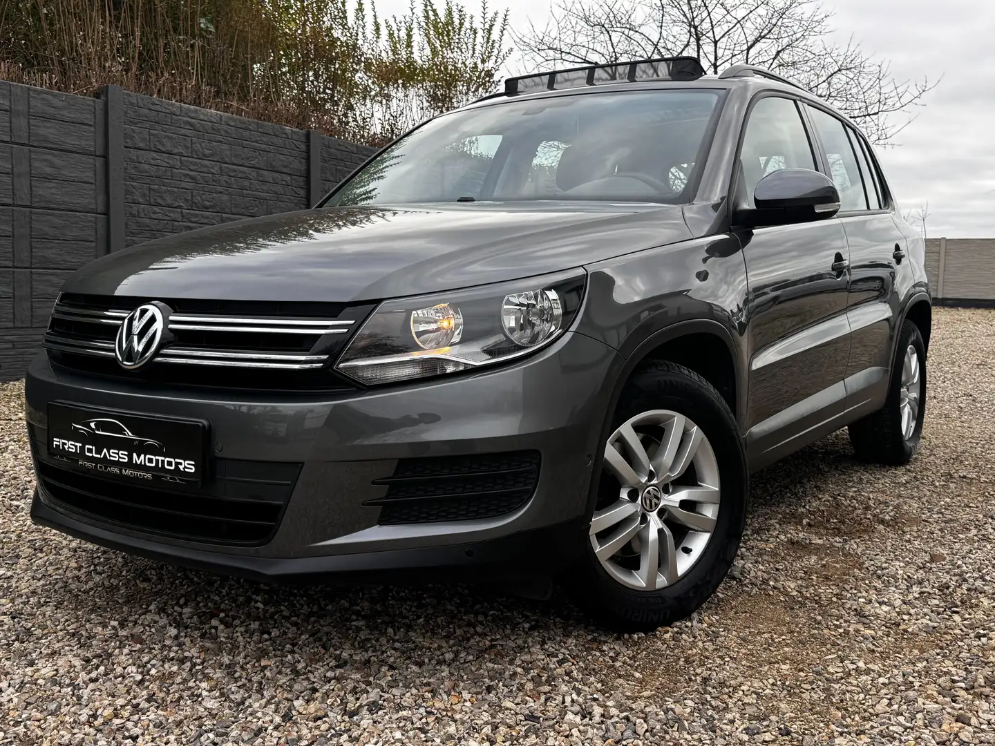 Volkswagen Tiguan 2.0 TDi *PANO*CAMERA*GARANTIE 12 MOIS*1ER PROPR* Gris - 2