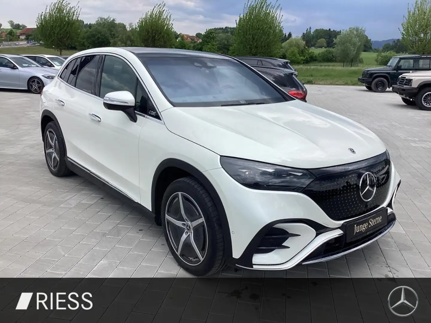 Mercedes-Benz EQE SUV EQE 350 4M SUV AMG Hyper AHK Pano Hinterachsle. Weiß - 2