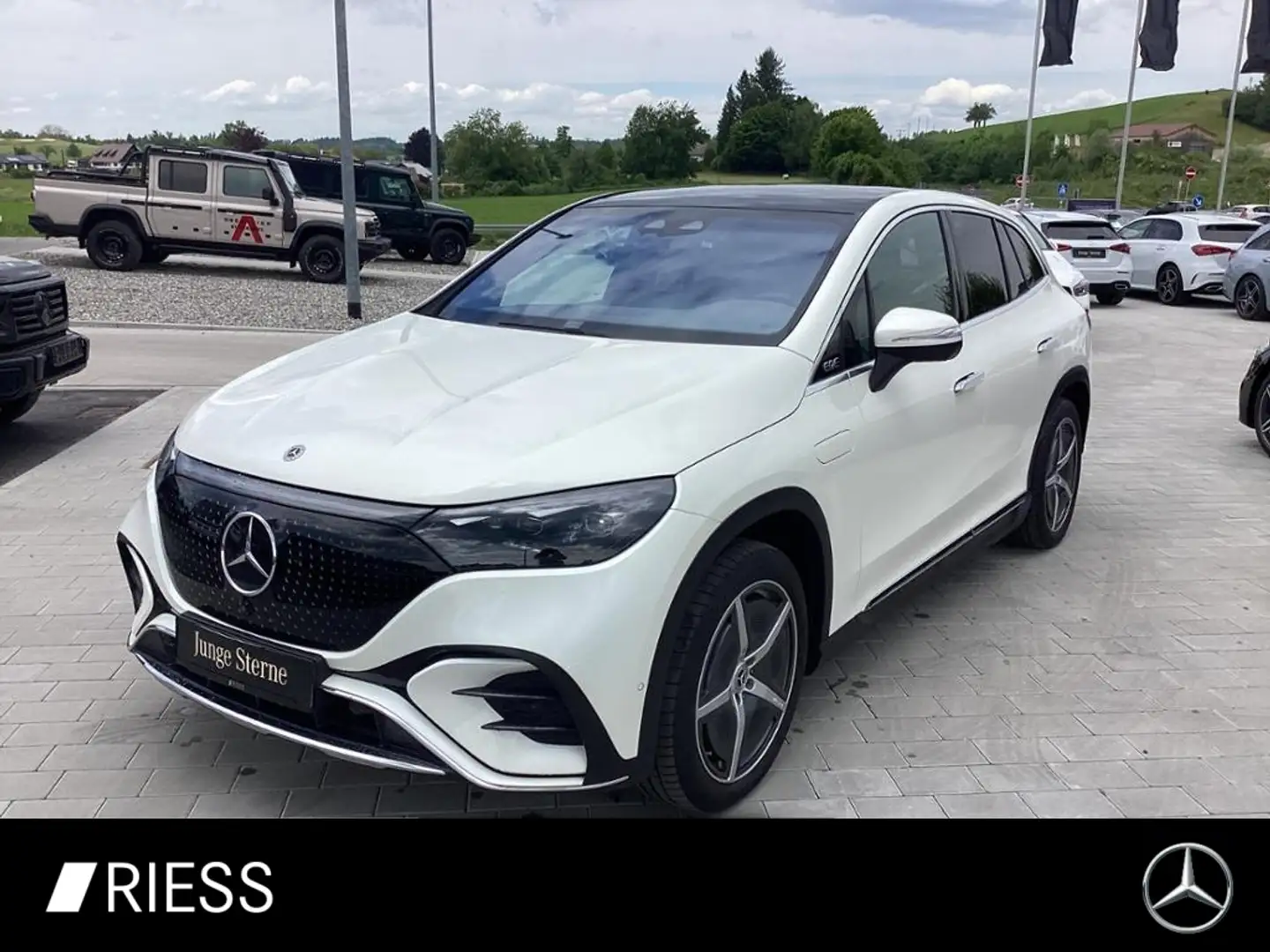 Mercedes-Benz EQE SUV EQE 350 4M SUV AMG Hyper AHK Pano Hinterachsle. Weiß - 1