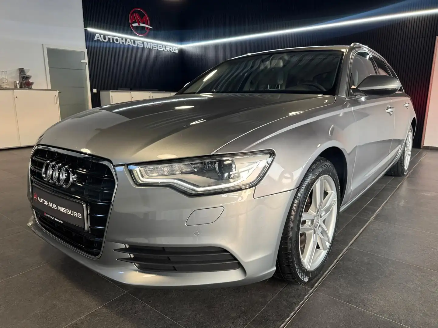 Audi A6 Avant 3.0 TDI quattro/Panorama Gris - 1