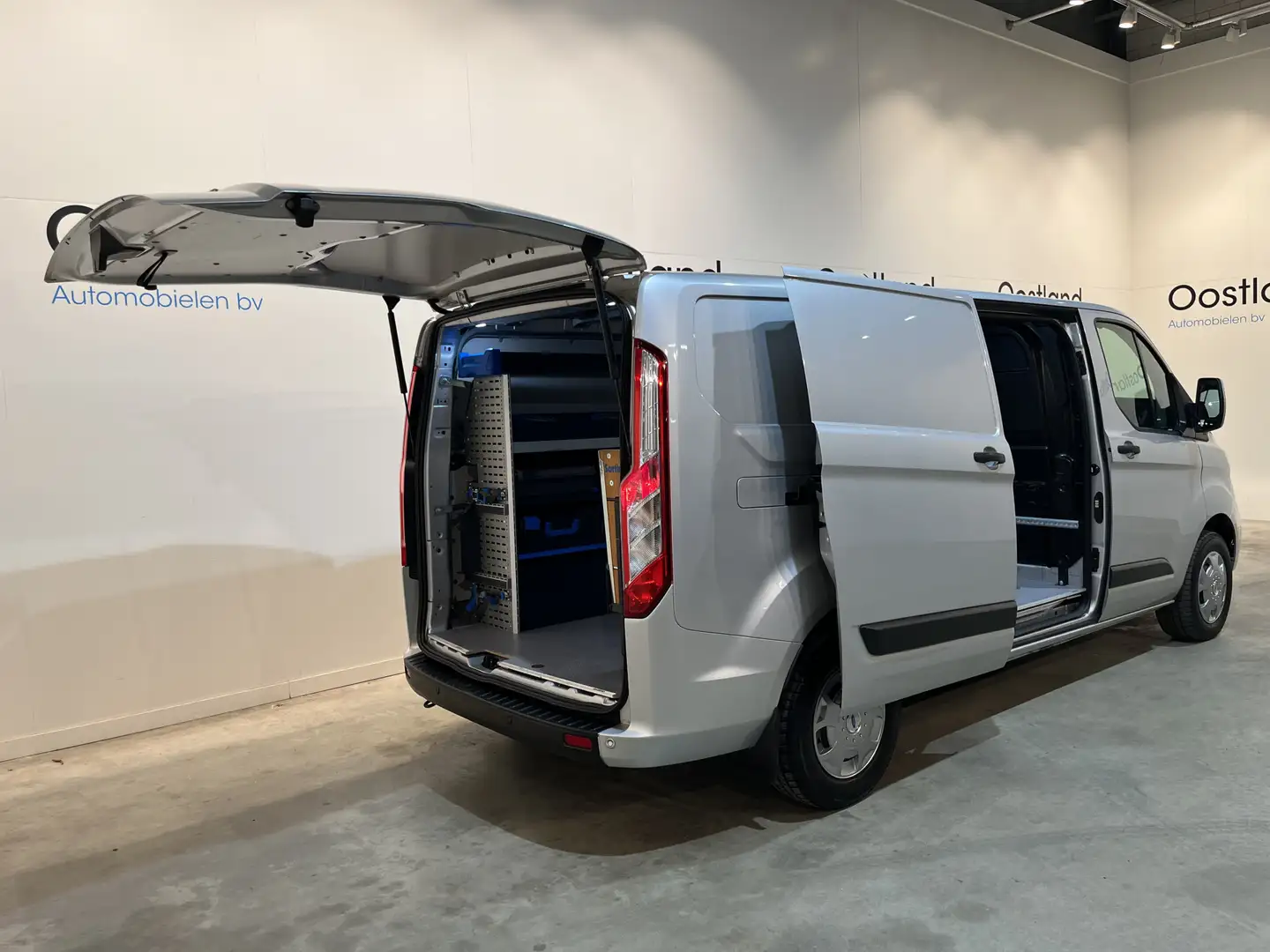 Ford Transit Custom 300 2.0 TDCI L2H1 Trend 130 PK Servicebus / Sortim Grijs - 2