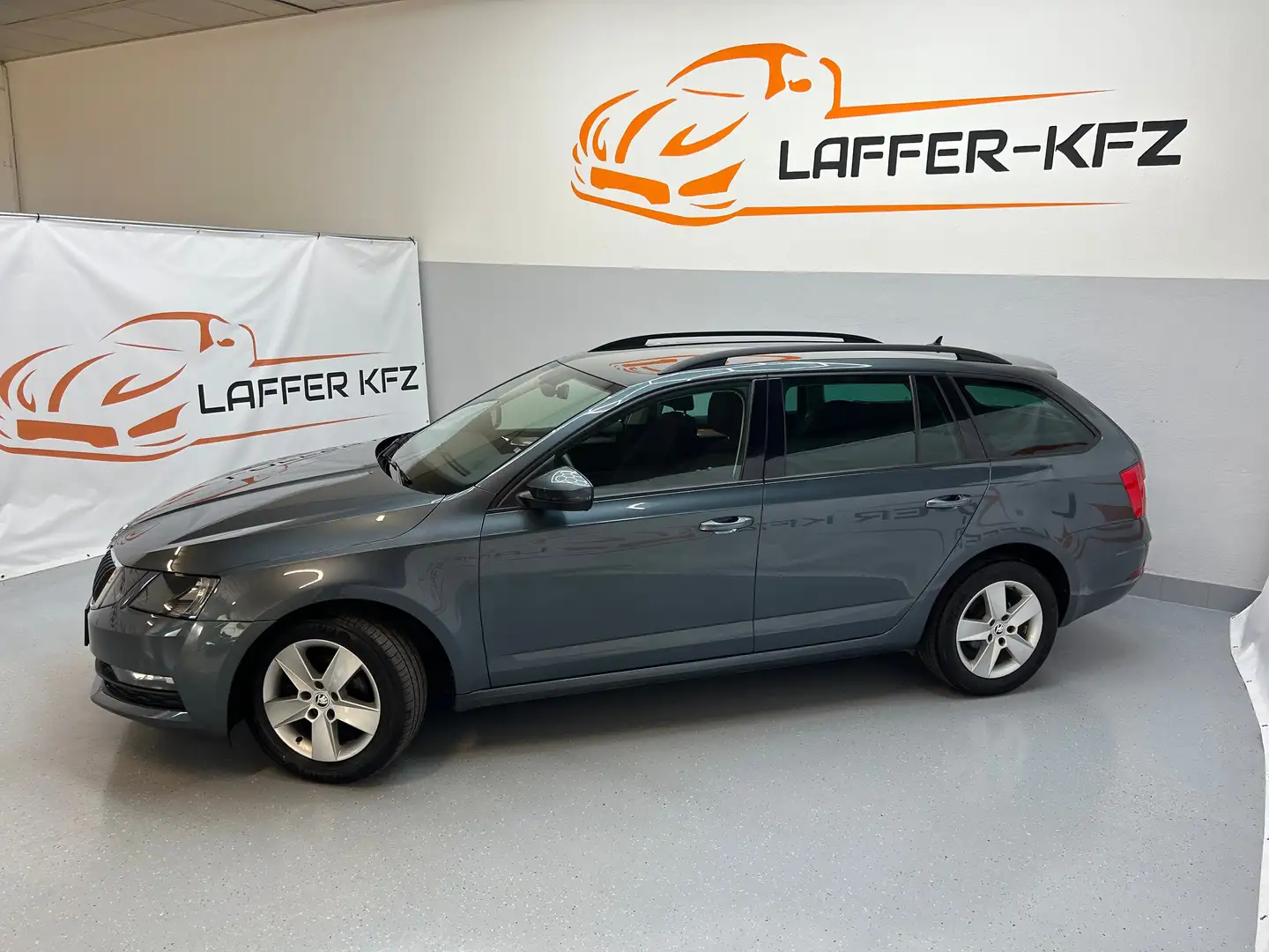 Skoda Octavia 1,6 TDI Combi Ambition Grau - 2