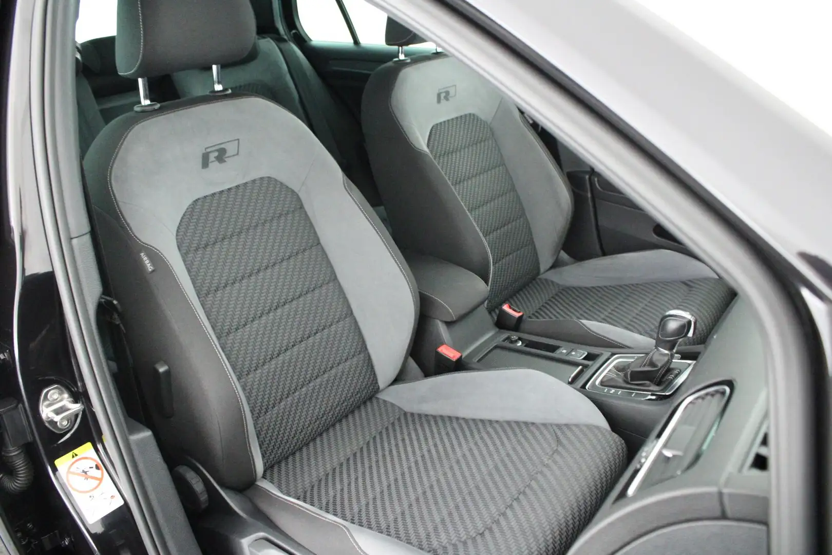 Volkswagen Golf 1.5 TSI 150pk DSG 2x R-Line Led Stoelverwarming Vi Noir - 2