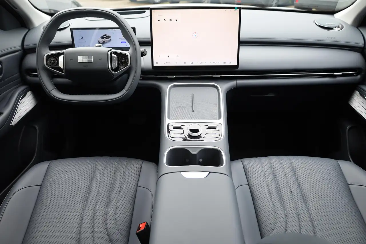 Geely Starray EM-i 2026 — фото 6