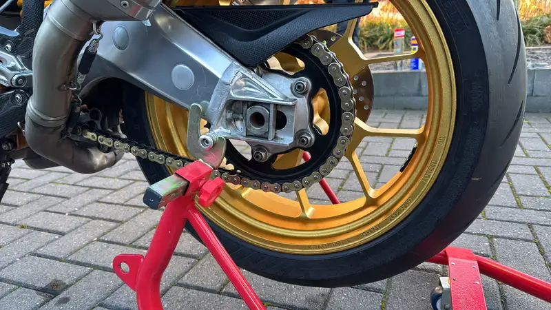 Aprilia Tuono - foto 8