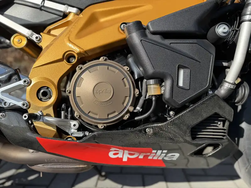 Aprilia Tuono - foto 6
