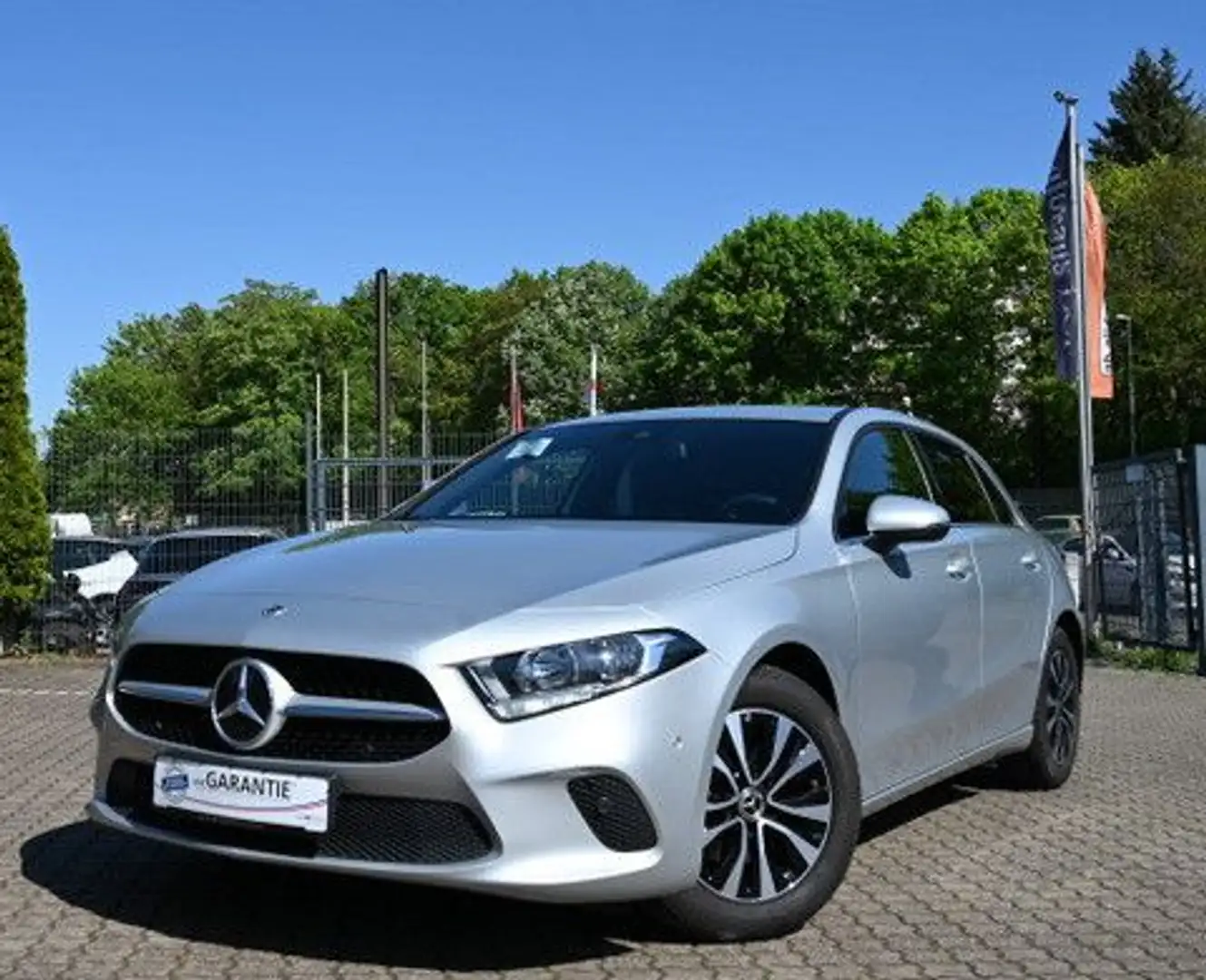 Mercedes-Benz A 250 e  Leder Navi LED CAM Sitzhz 1.Hd Silber - 2