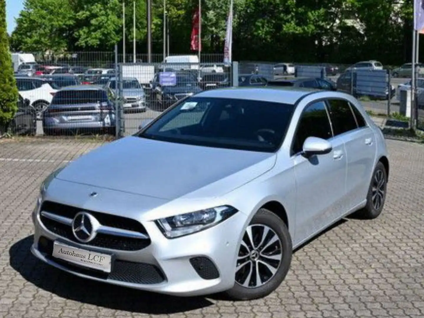 Mercedes-Benz A 250 e  Leder Navi LED CAM Sitzhz 1.Hd Silber - 2