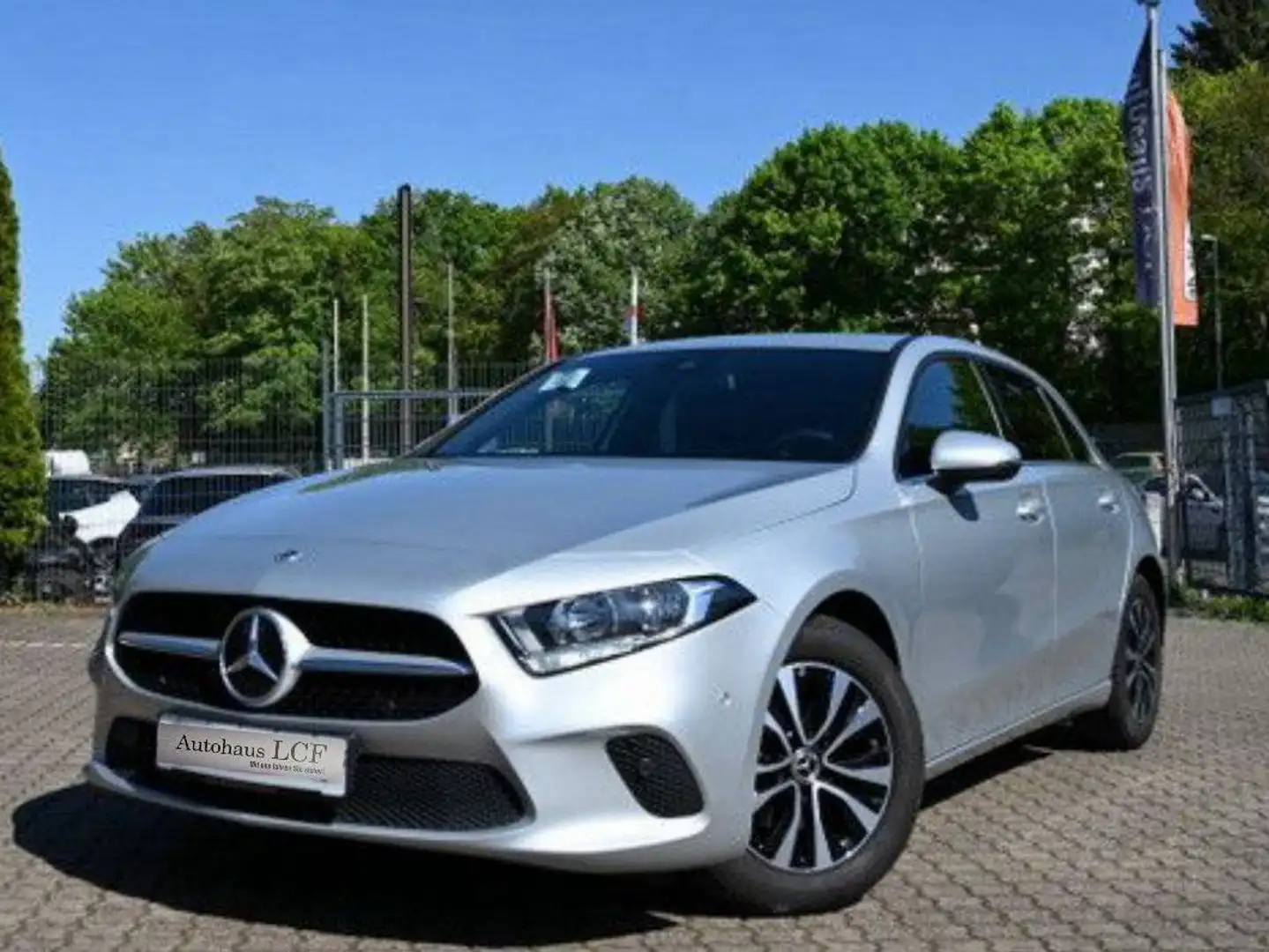 Mercedes-Benz A 250 e  Leder Navi LED CAM Sitzhz 1.Hd Silber - 1