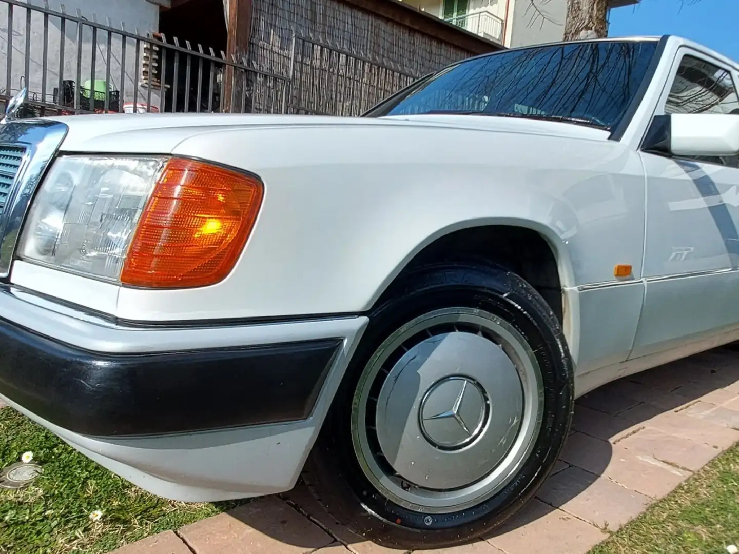 Mercedes-Benz E 200 (124) Bianco - 1