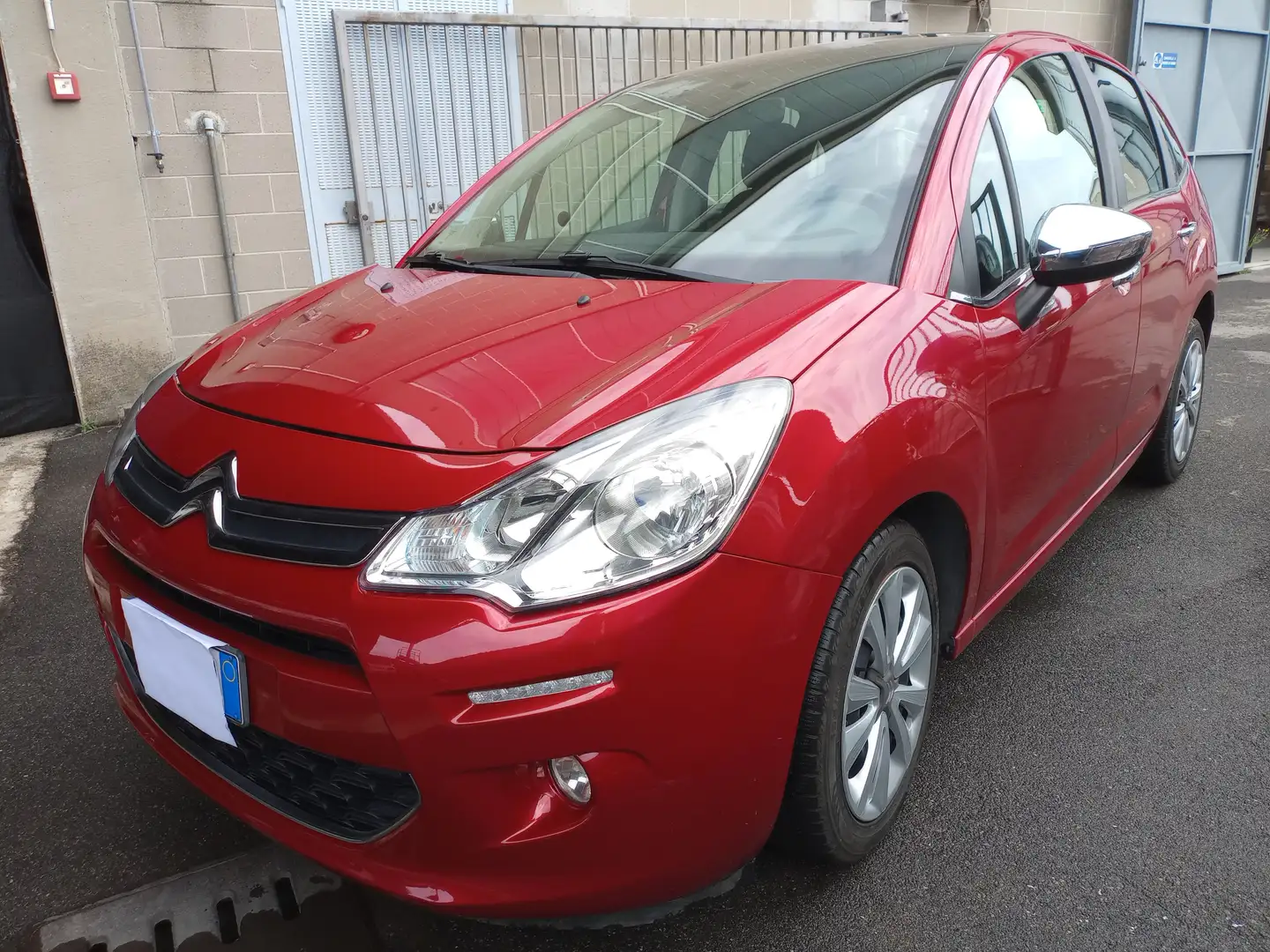 Citroen C3 C3 1.2 vti Vanity Fair 10 82cv Rosso - 1