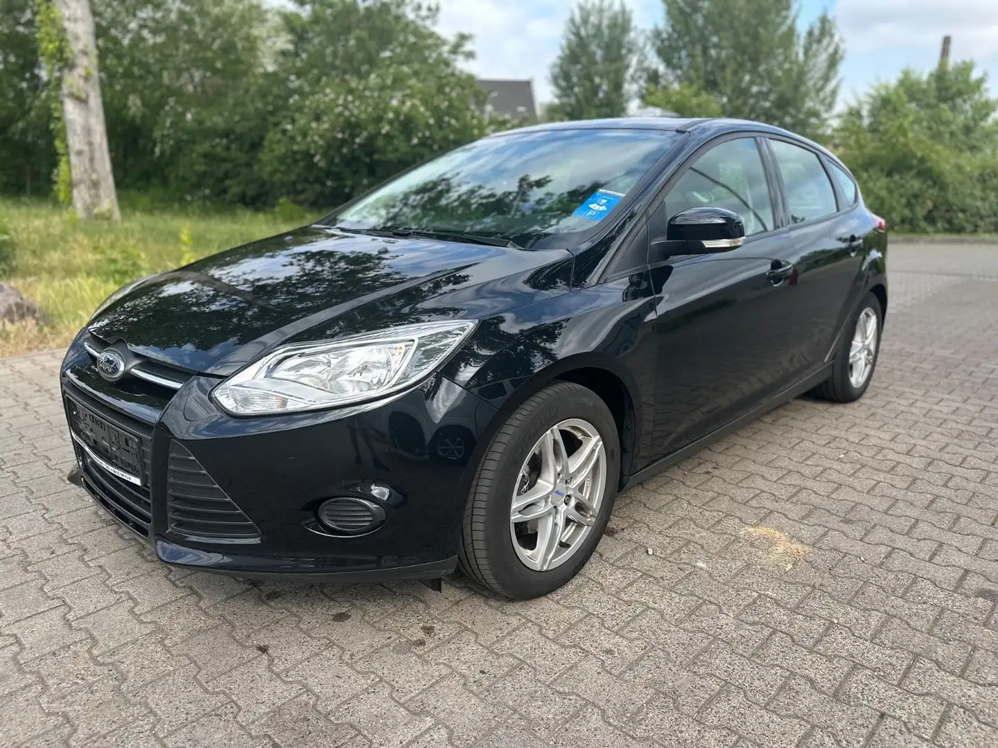 Ford Focus Lim. Ambiente*ECOBOOST*KLIMA*AHK* Noir - 1