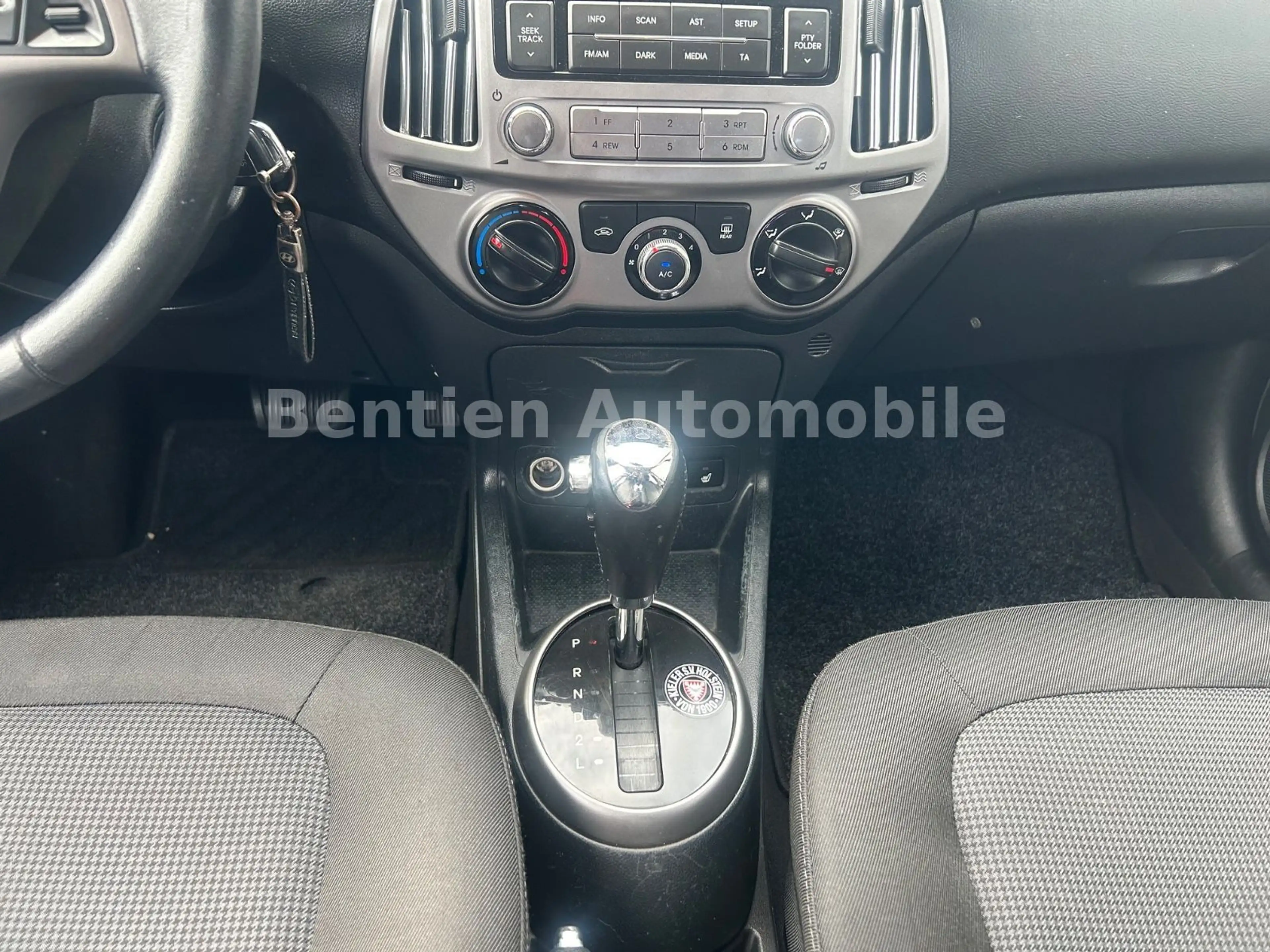 Hyundai i20 Style,Klima,SHZ,PDC,Ganzjahresreifen — photo 14