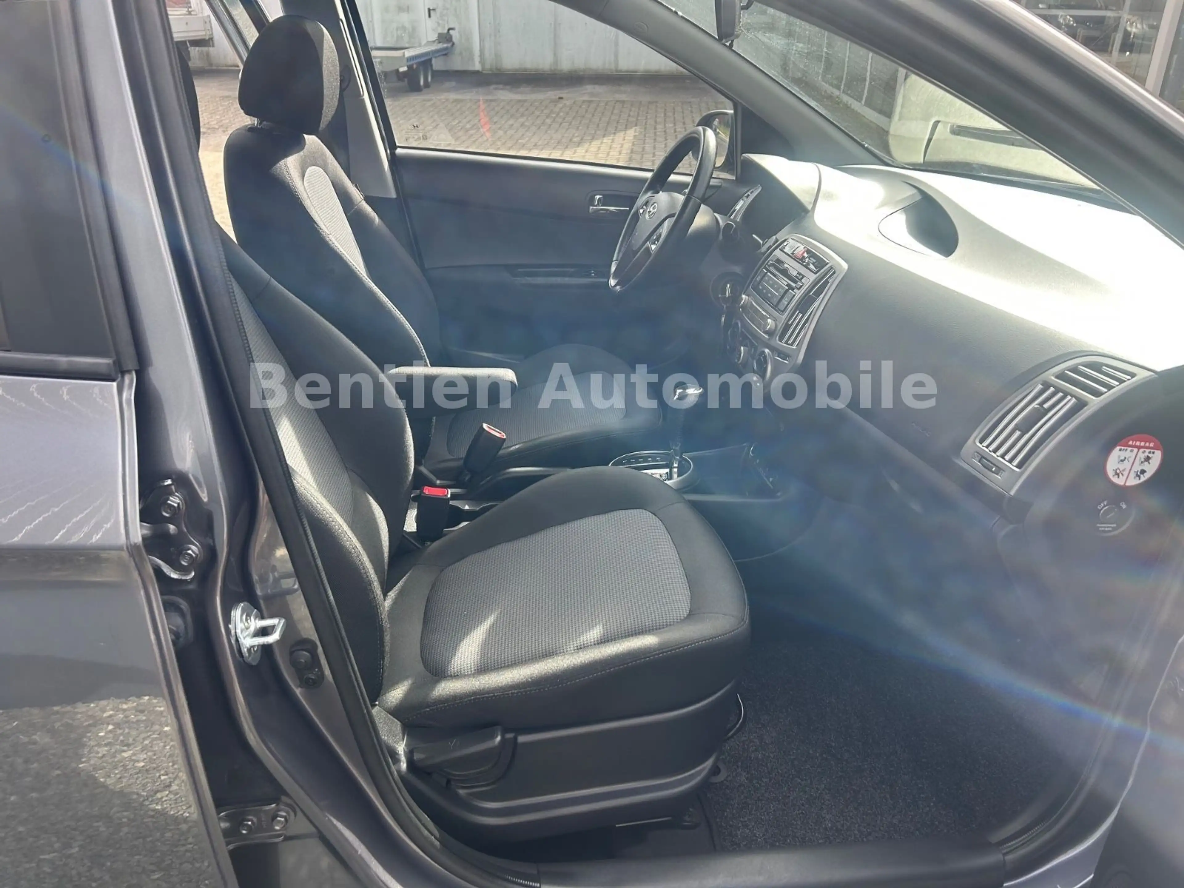 Hyundai i20 Style,Klima,SHZ,PDC,Ganzjahresreifen — photo 10