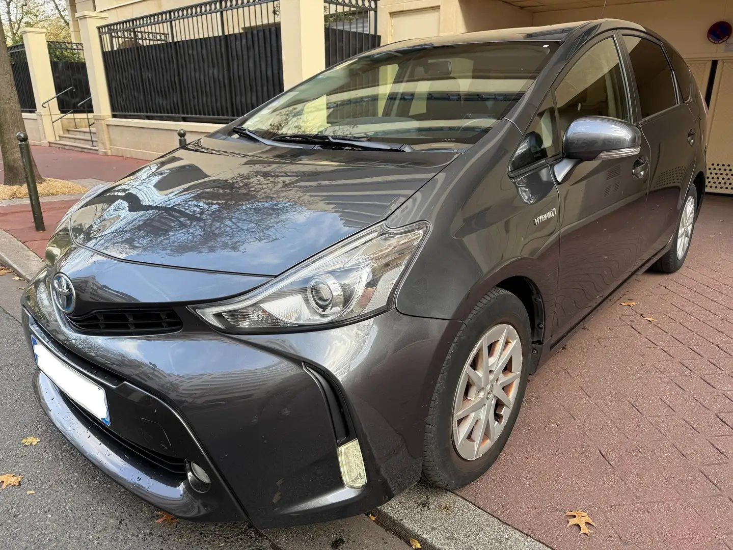 Toyota Prius+ PRIUS+ 136H DYNAMIC Grijs - 1