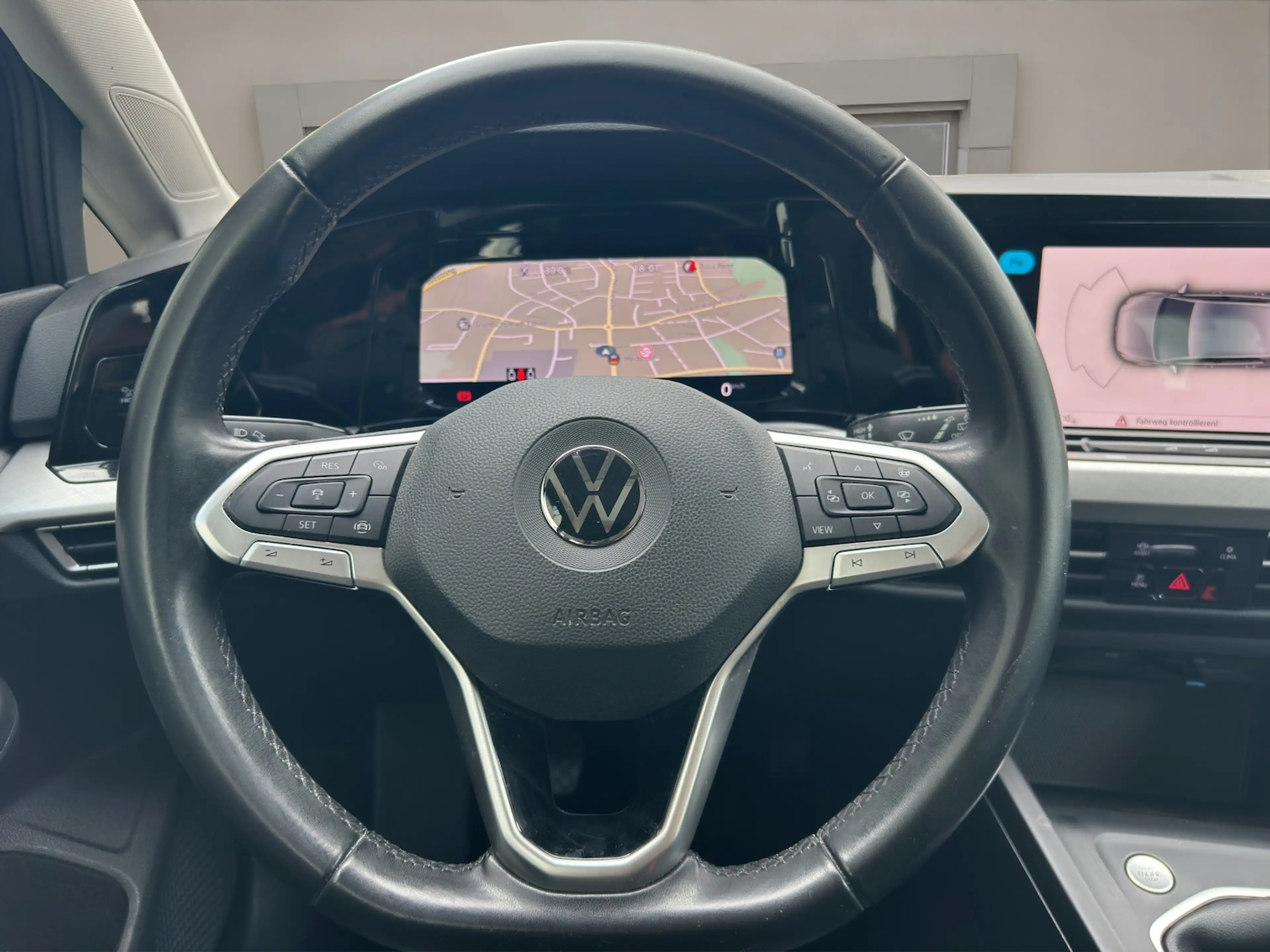Volkswagen Golf 1.5 TSI Lim. Life LED Matrix Pano APP — photo 14