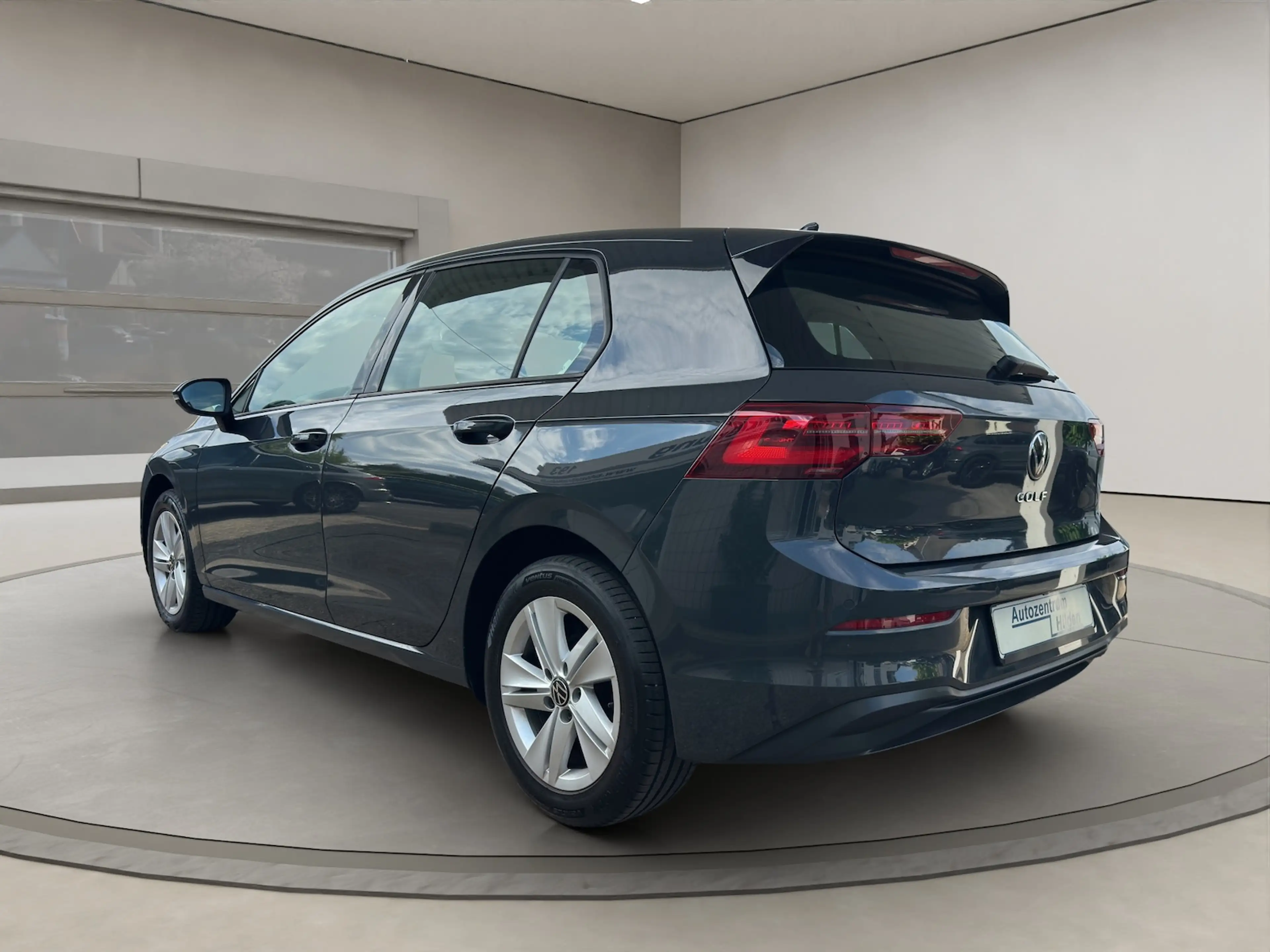 Volkswagen Golf 1.5 TSI Lim. Life LED Matrix Pano APP — photo 3