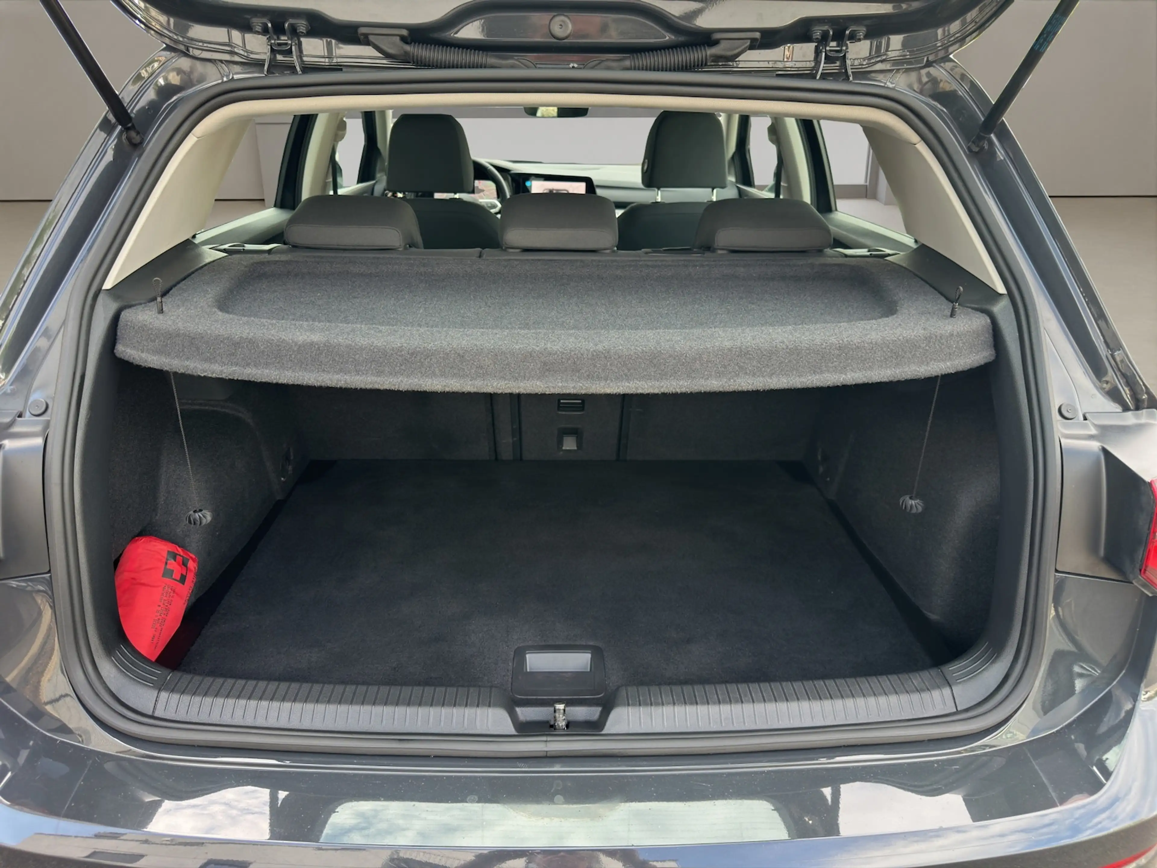 Volkswagen Golf 1.5 TSI Lim. Life LED Matrix Pano APP — photo 13