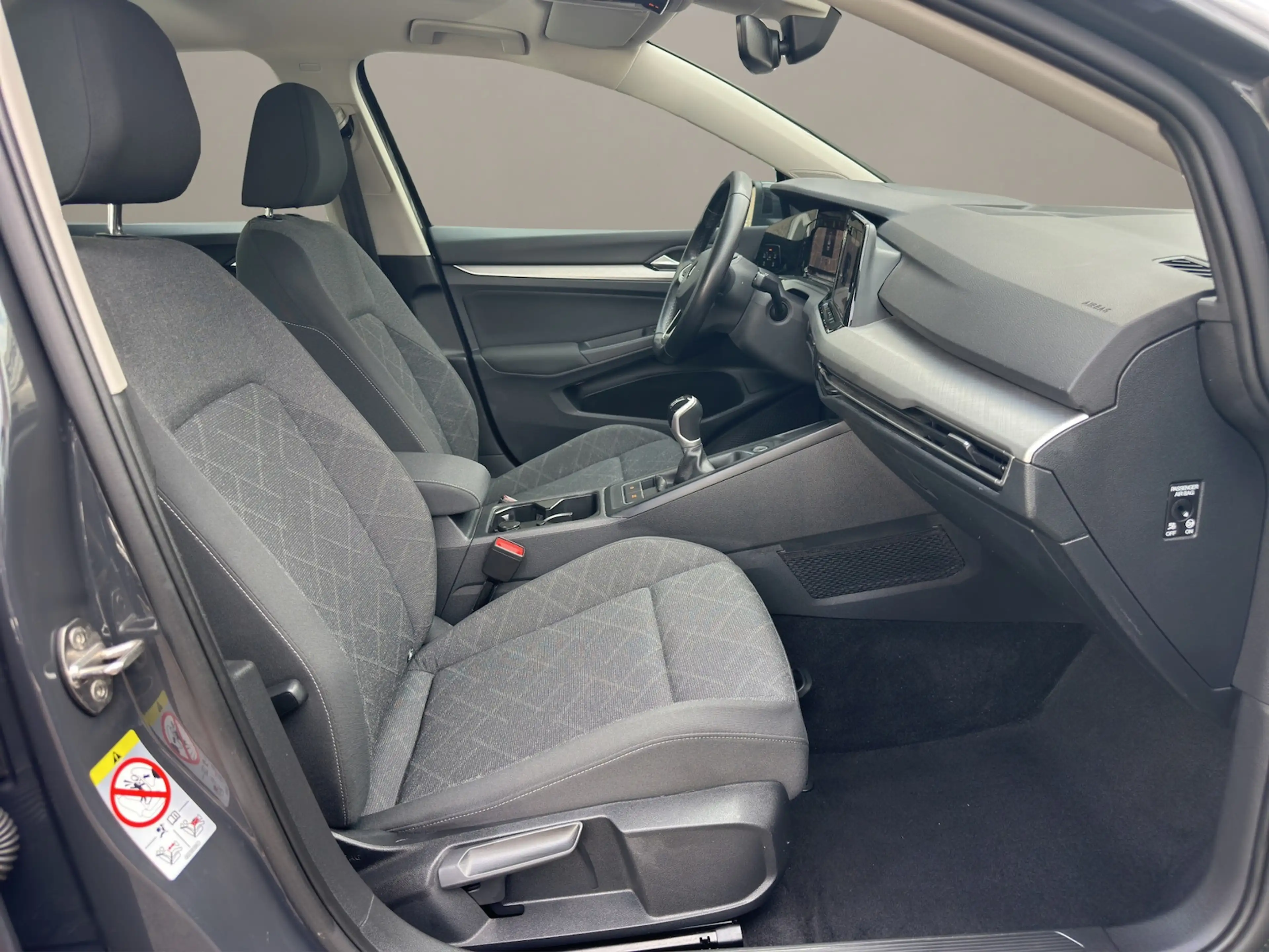 Volkswagen Golf 1.5 TSI Lim. Life LED Matrix Pano APP — photo 11