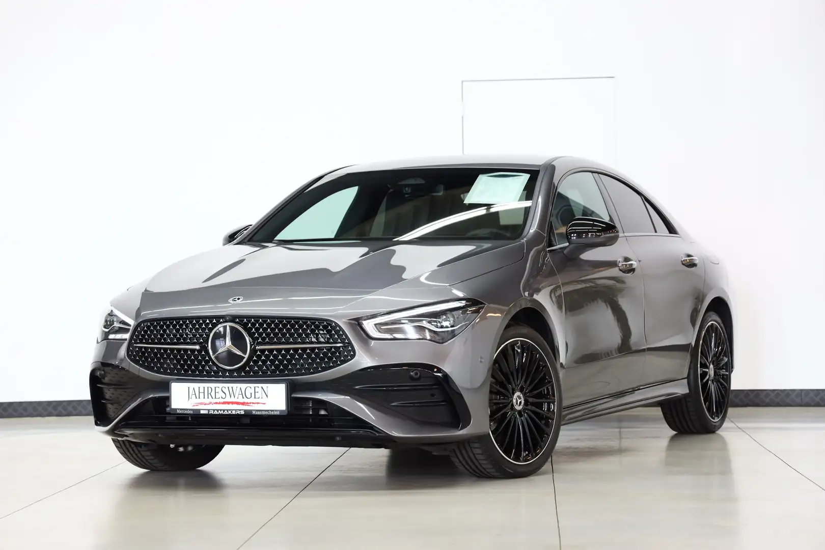Mercedes-Benz CLA 250 e AMG Night 19" LED Sfeerlicht 360°cam KEYLESS Gris - 1