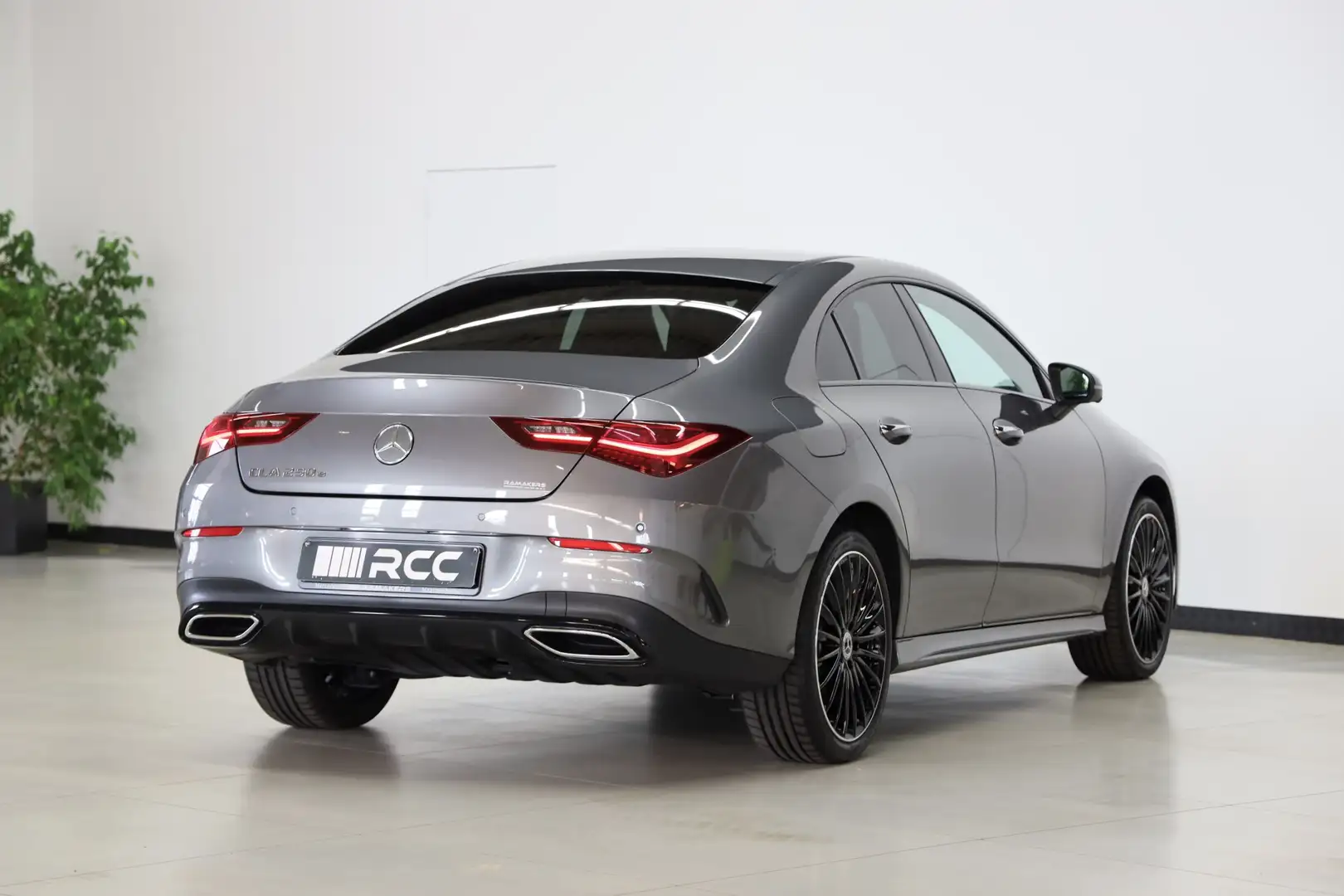 Mercedes-Benz CLA 250 e AMG Night 19" LED Sfeerlicht 360°cam KEYLESS Gris - 2