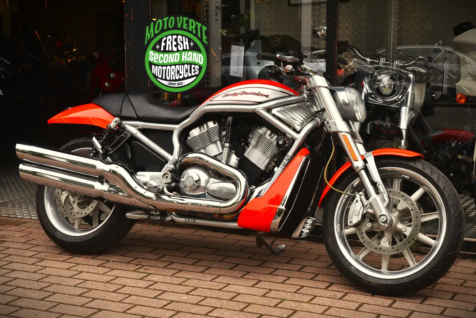 Harley-Davidson Street Rod ***MOTO VERTE*** Orange - 1