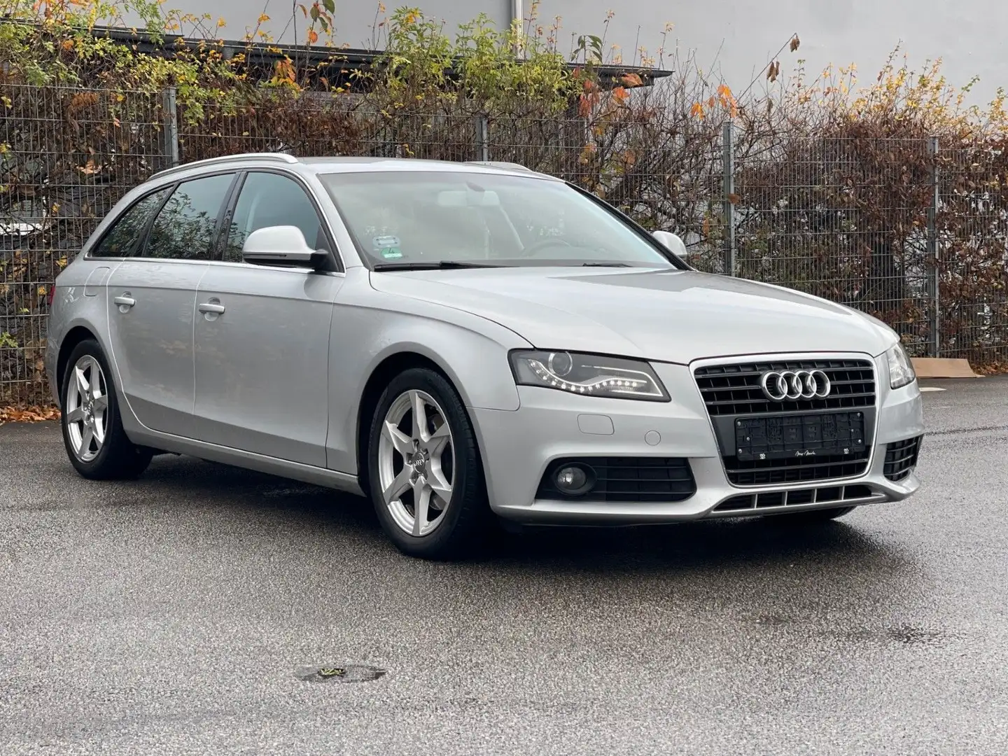 Audi A4 Avant Ambition TÜV NEU + Serviheft Silber - 2