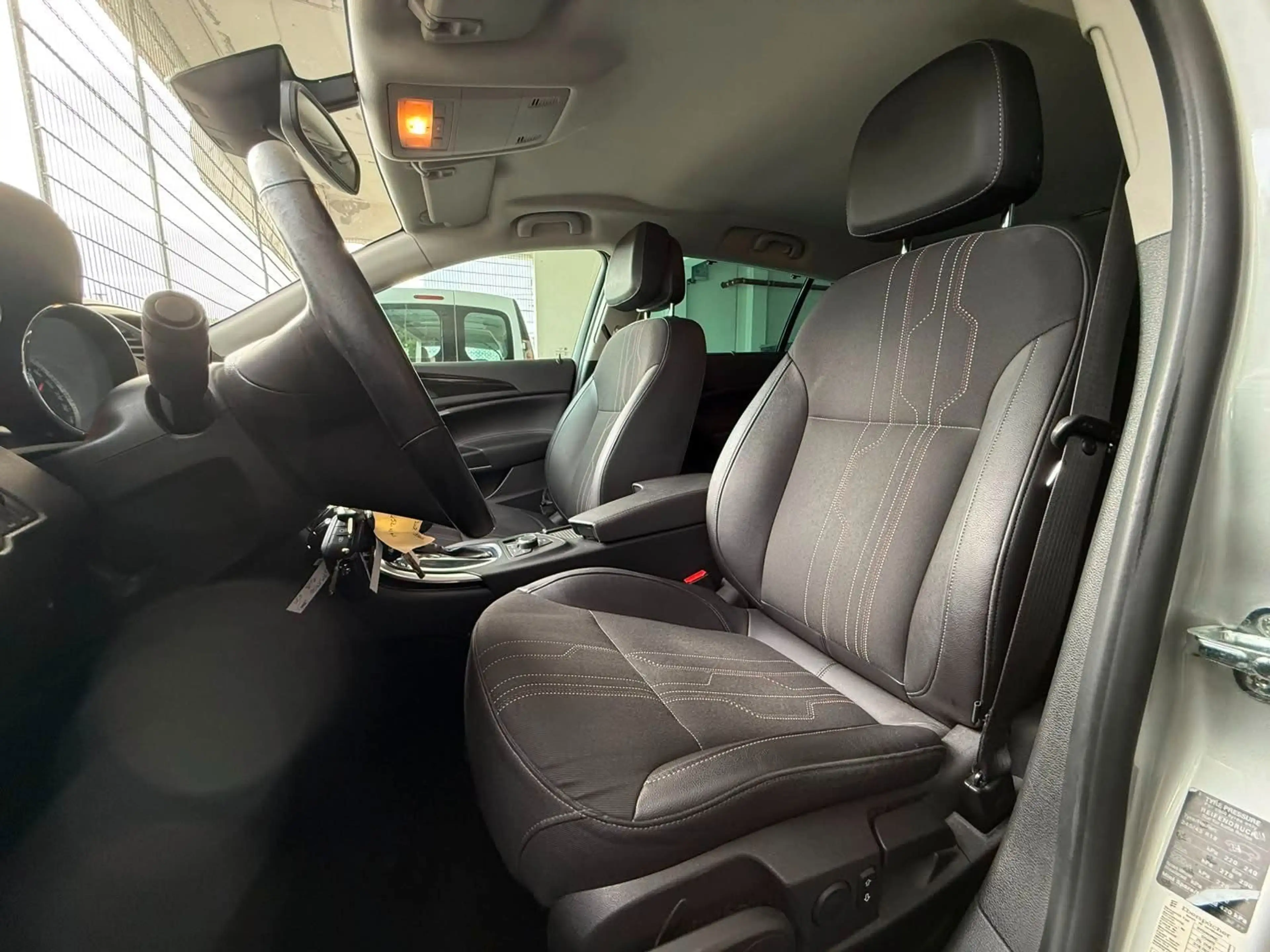 Opel Insignia Insignia Sports Tourer 150 Jahre NAVI. SHZ — photo 10
