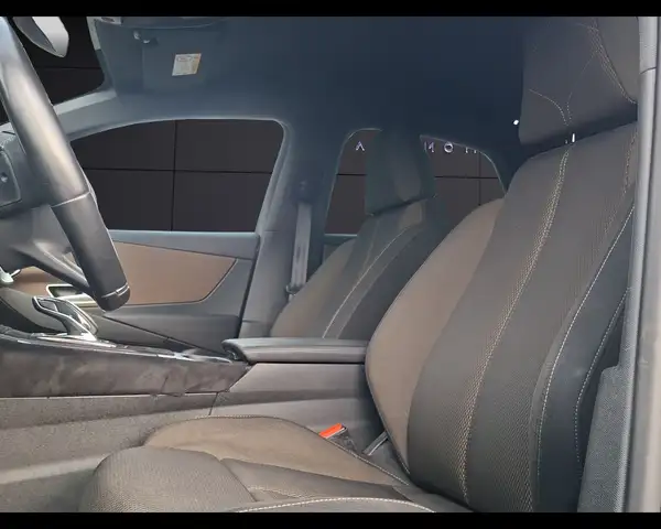 DS Automobiles DS 7 Crossback view 9