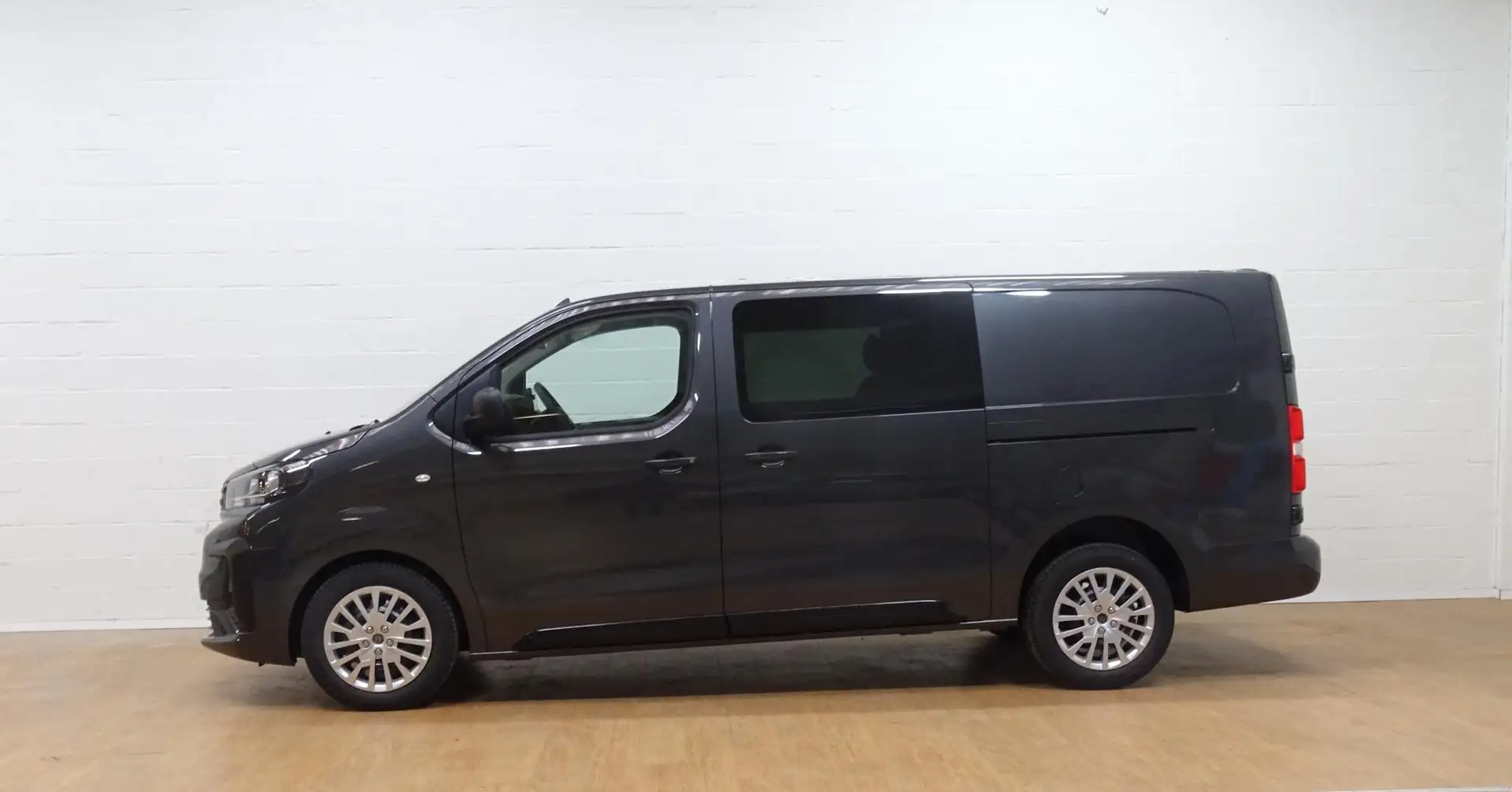 Peugeot Expert Long DC L3 2.0 BlueHDi 180 EAT8 Grijs - 2