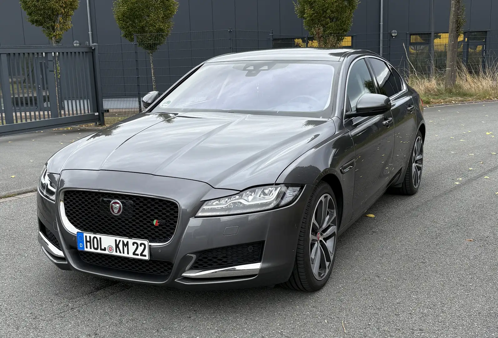 Jaguar XF 35t AWD Portfolio - 2