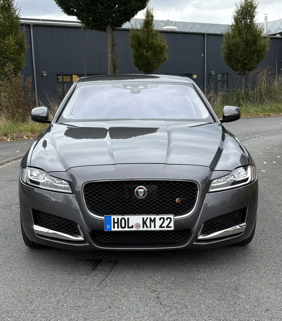 Jaguar XF 35t AWD Portfolio - 1