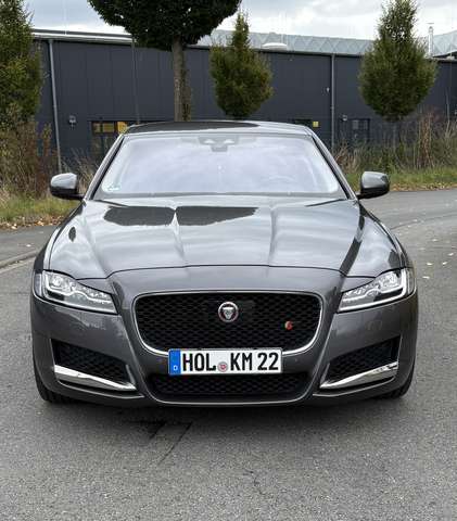 Imagine Jaguar XF 35t AWD Portfolio