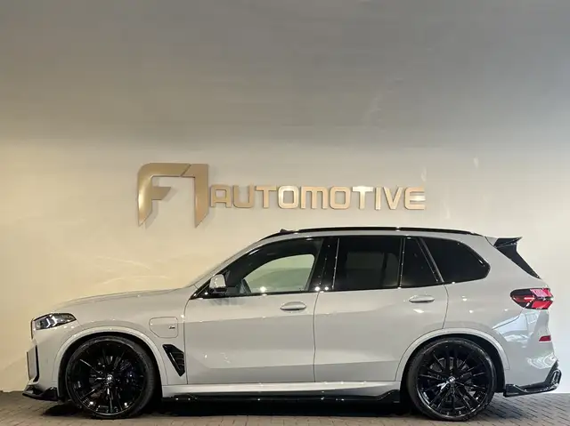 BMW X5 view 8