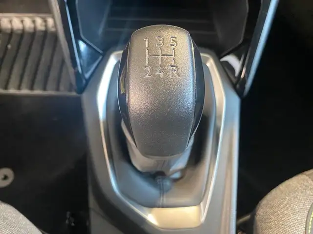 Peugeot 208 view 12