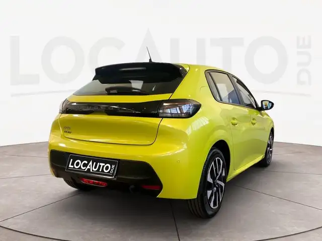 Peugeot 208 view 4