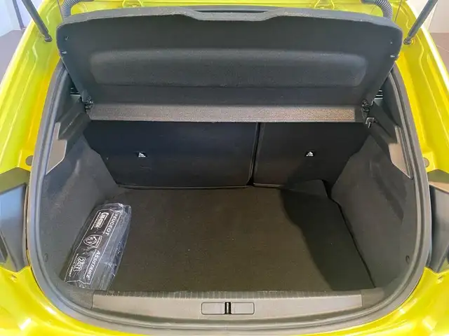 Peugeot 208 view 9